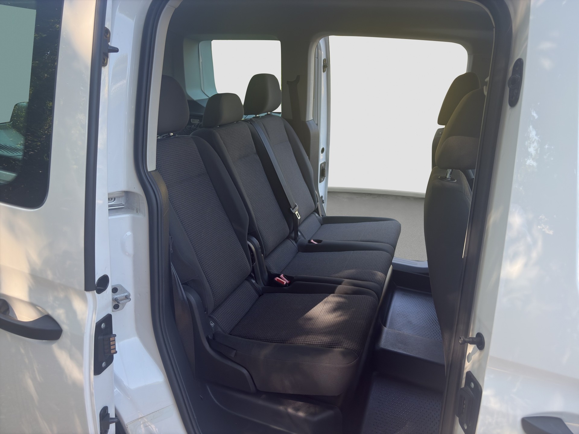 VW Caddy Kombi 2.0 TDI-image-10