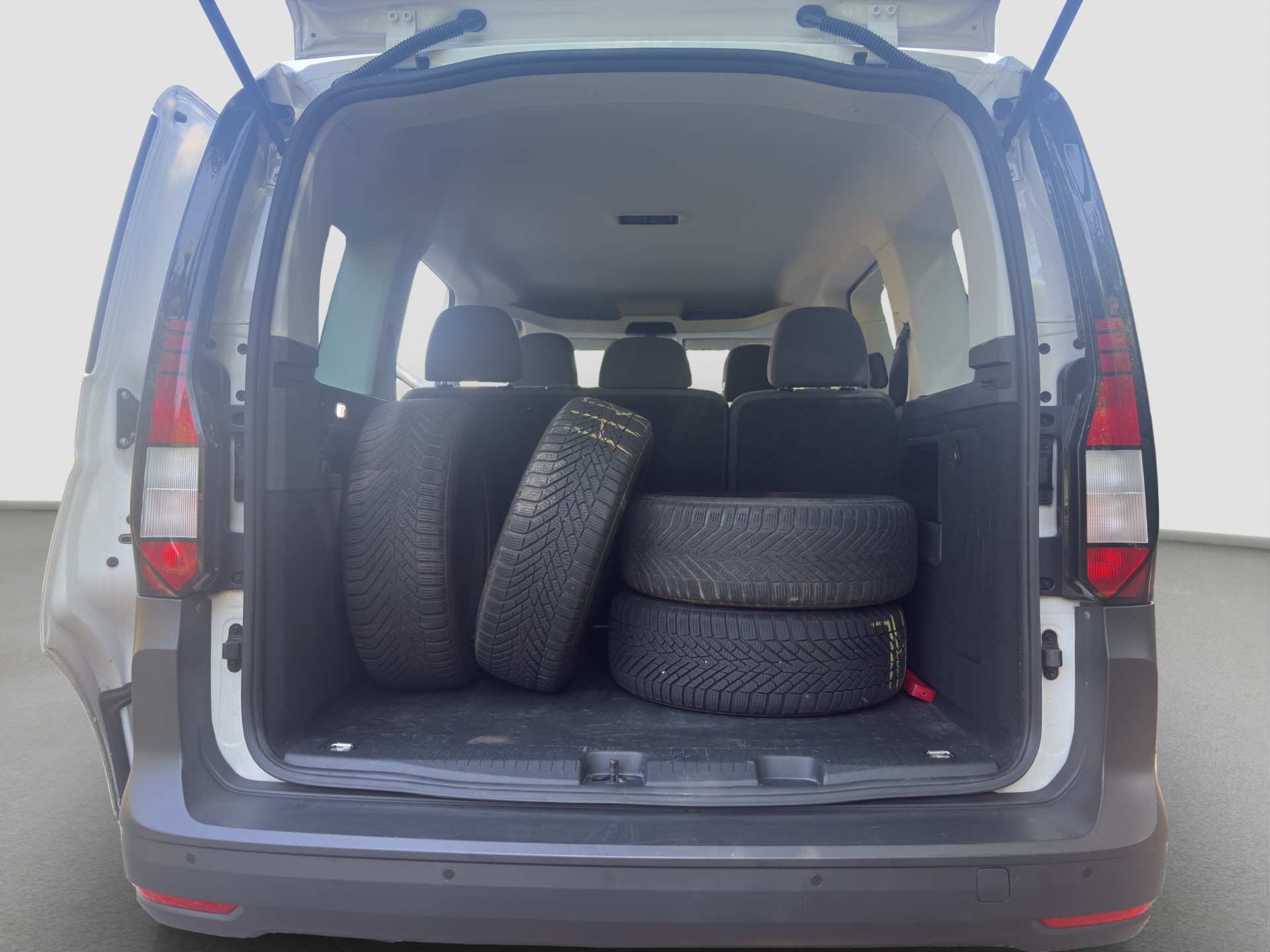 VW Caddy Kombi 2.0 TDI-image-15