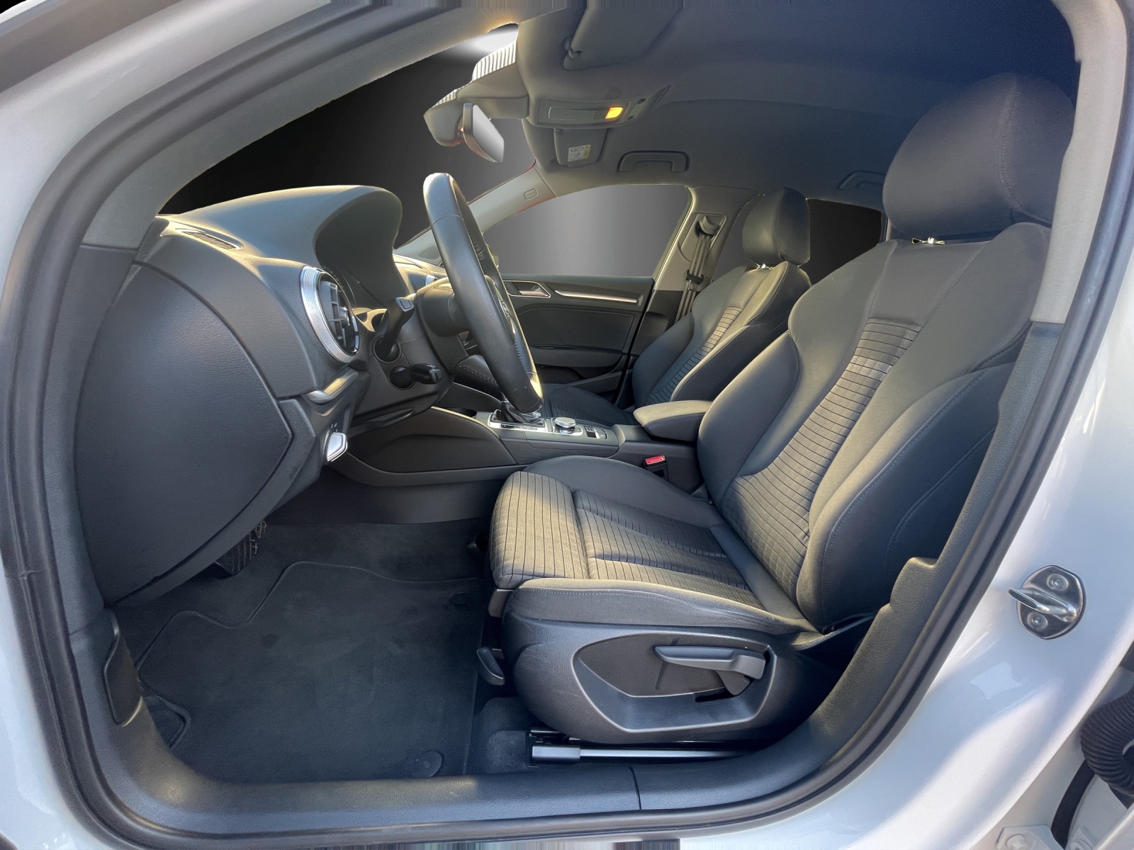 AUDI A3 Sportback 1.5 TFSI S-tronic Sport-image-9