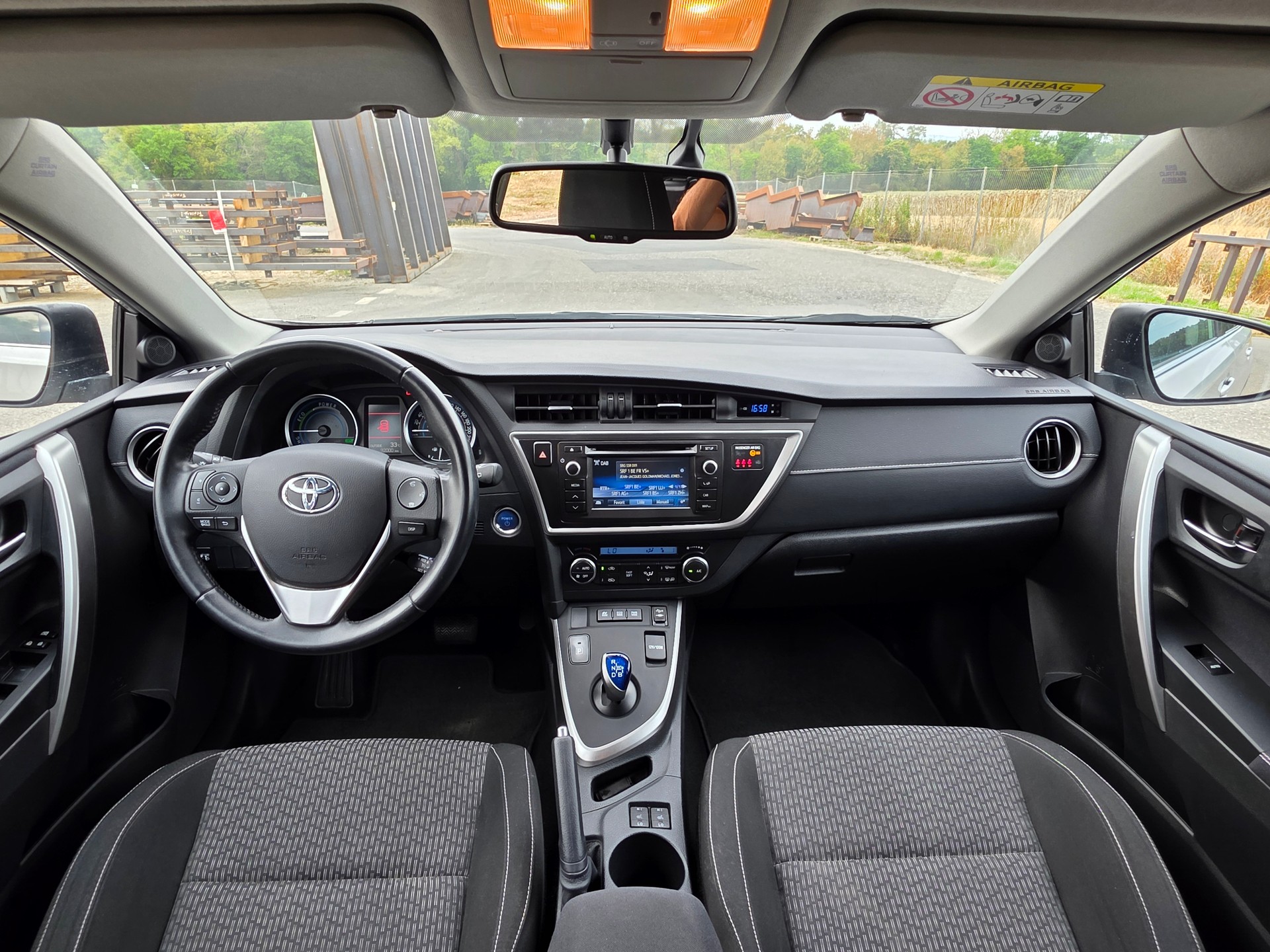 TOYOTA Auris 1.8 16V HSD Linea Trend-image-11