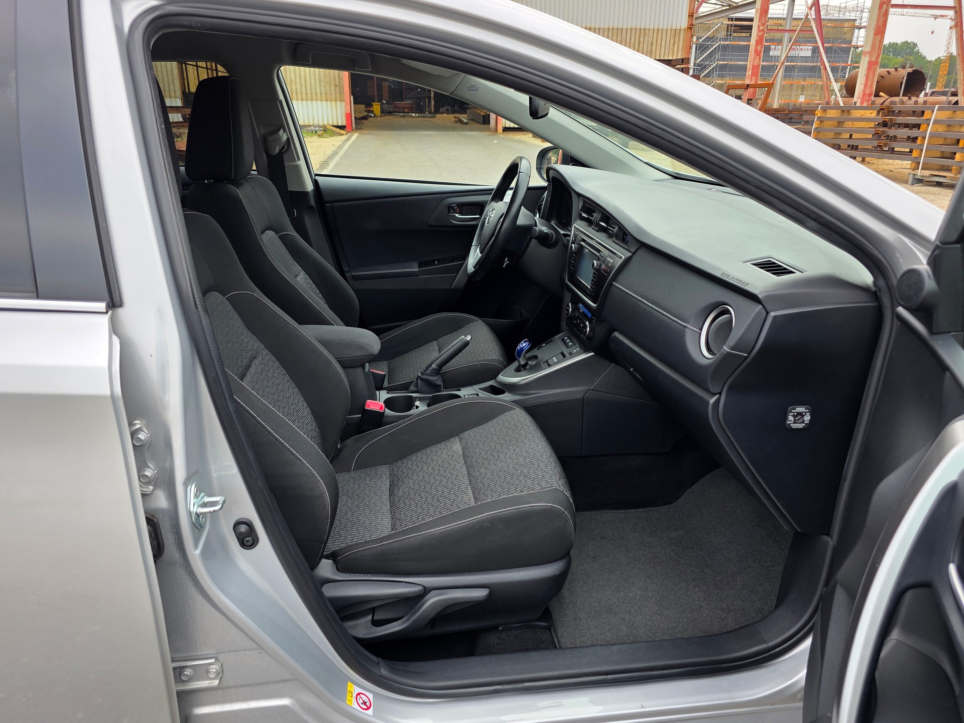 TOYOTA Auris 1.8 16V HSD Linea Trend-image-8