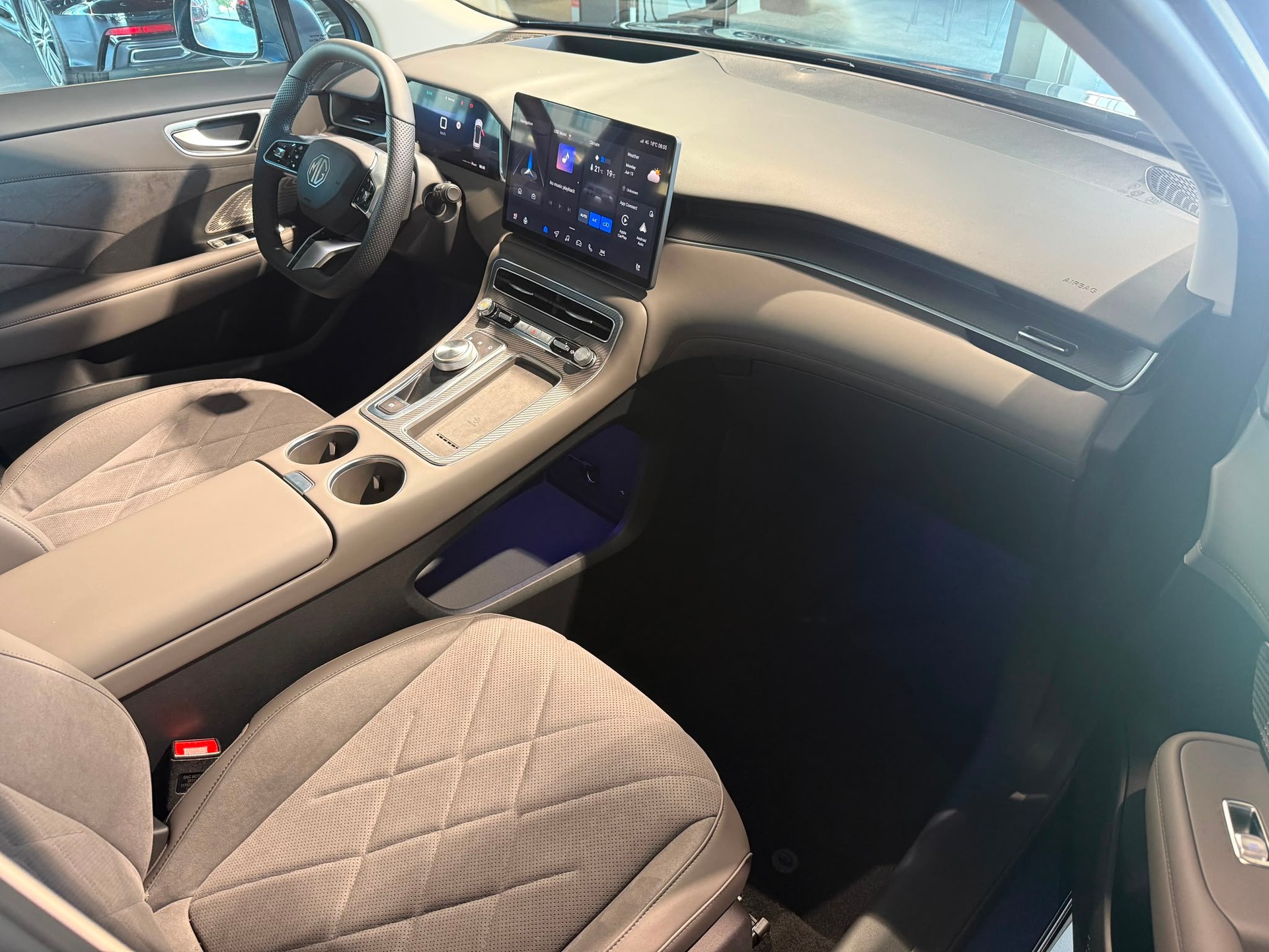 MG S6 EV 77kWh Luxury AWD-image-11
