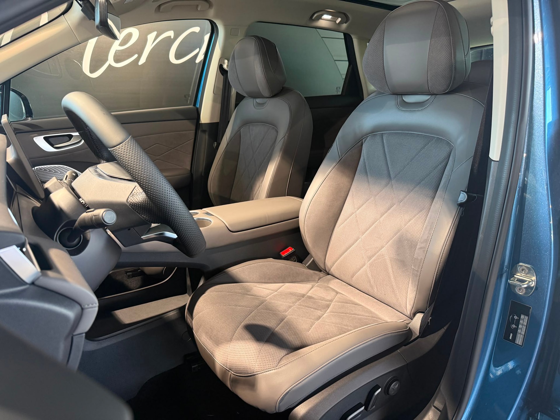 MG S6 EV 77kWh Luxury AWD-image-6