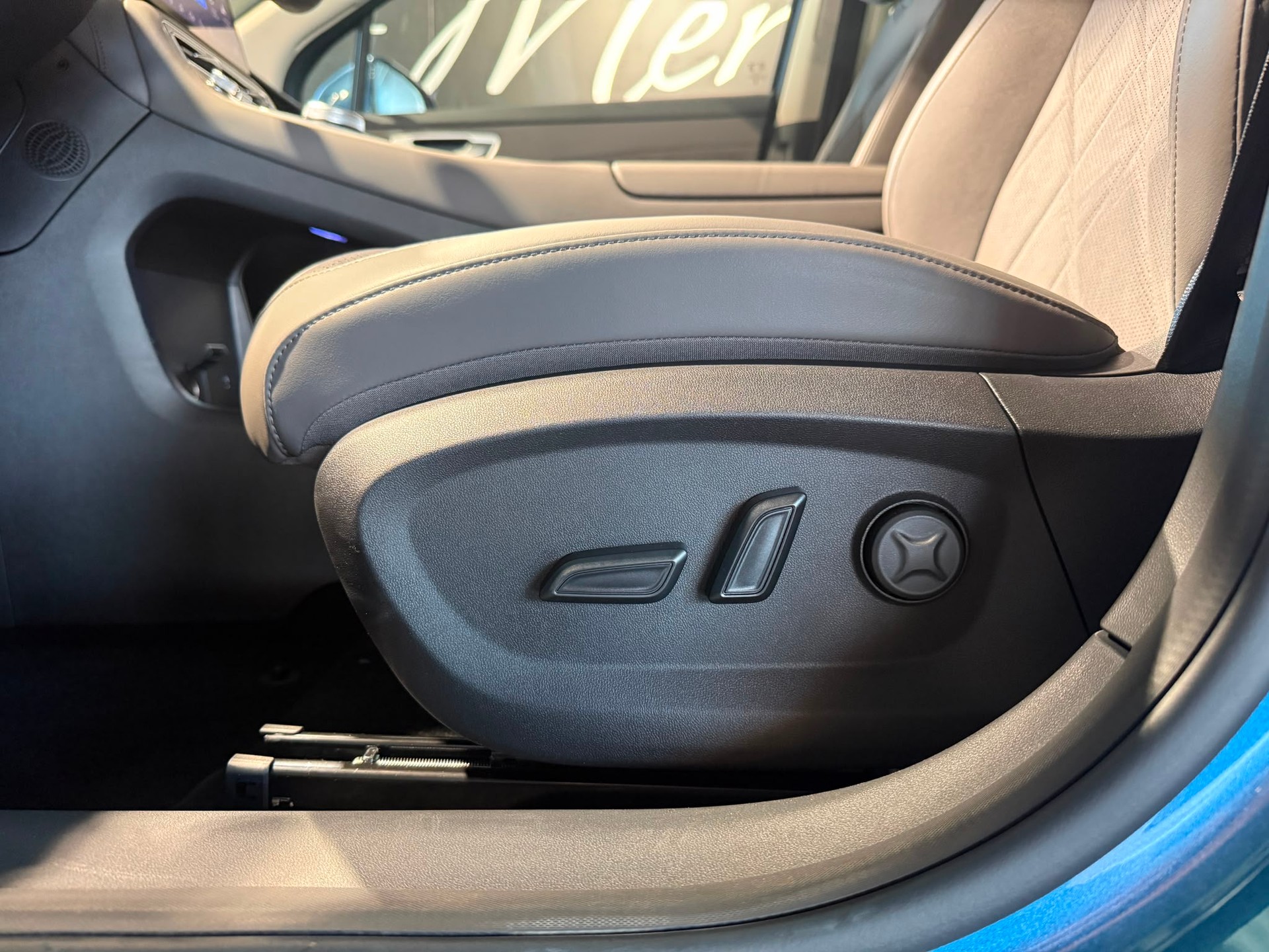 MG S6 EV 77kWh Luxury AWD-image-7
