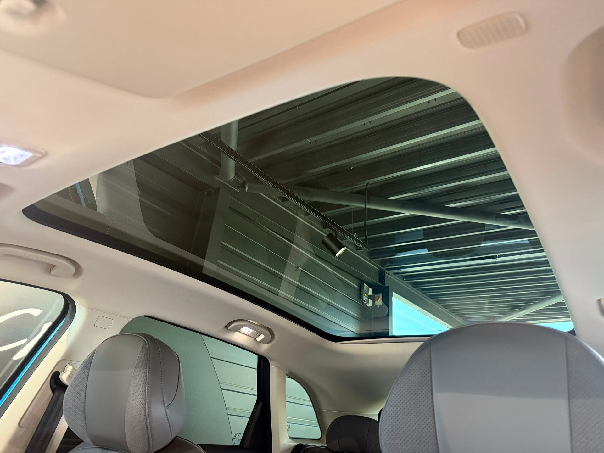 MG S6 EV 77kWh Luxury AWD-image-24