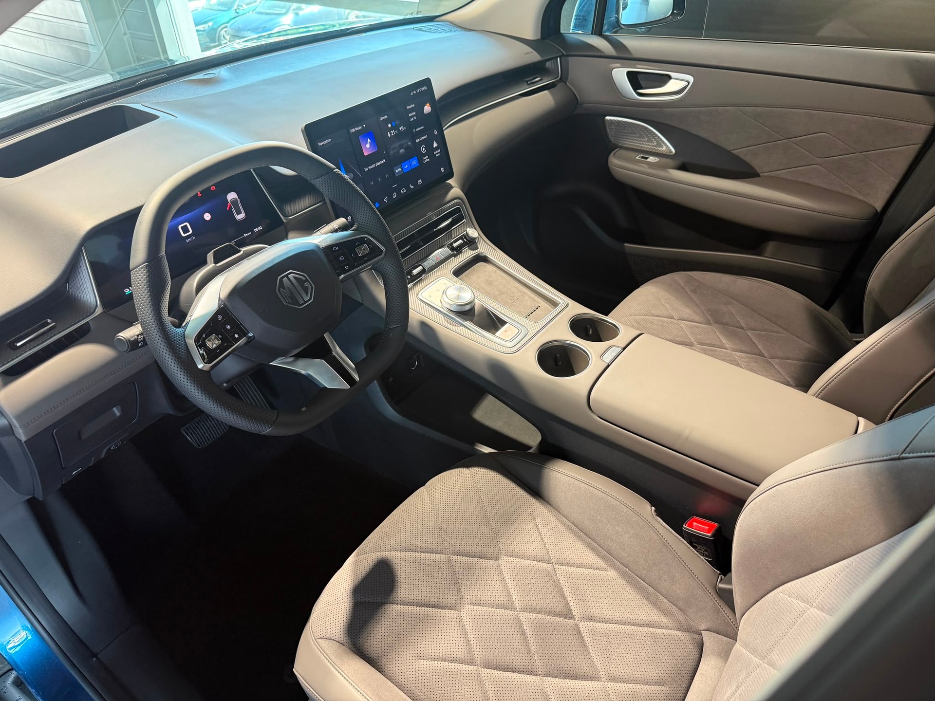 MG S6 EV 77kWh Luxury AWD-image-10