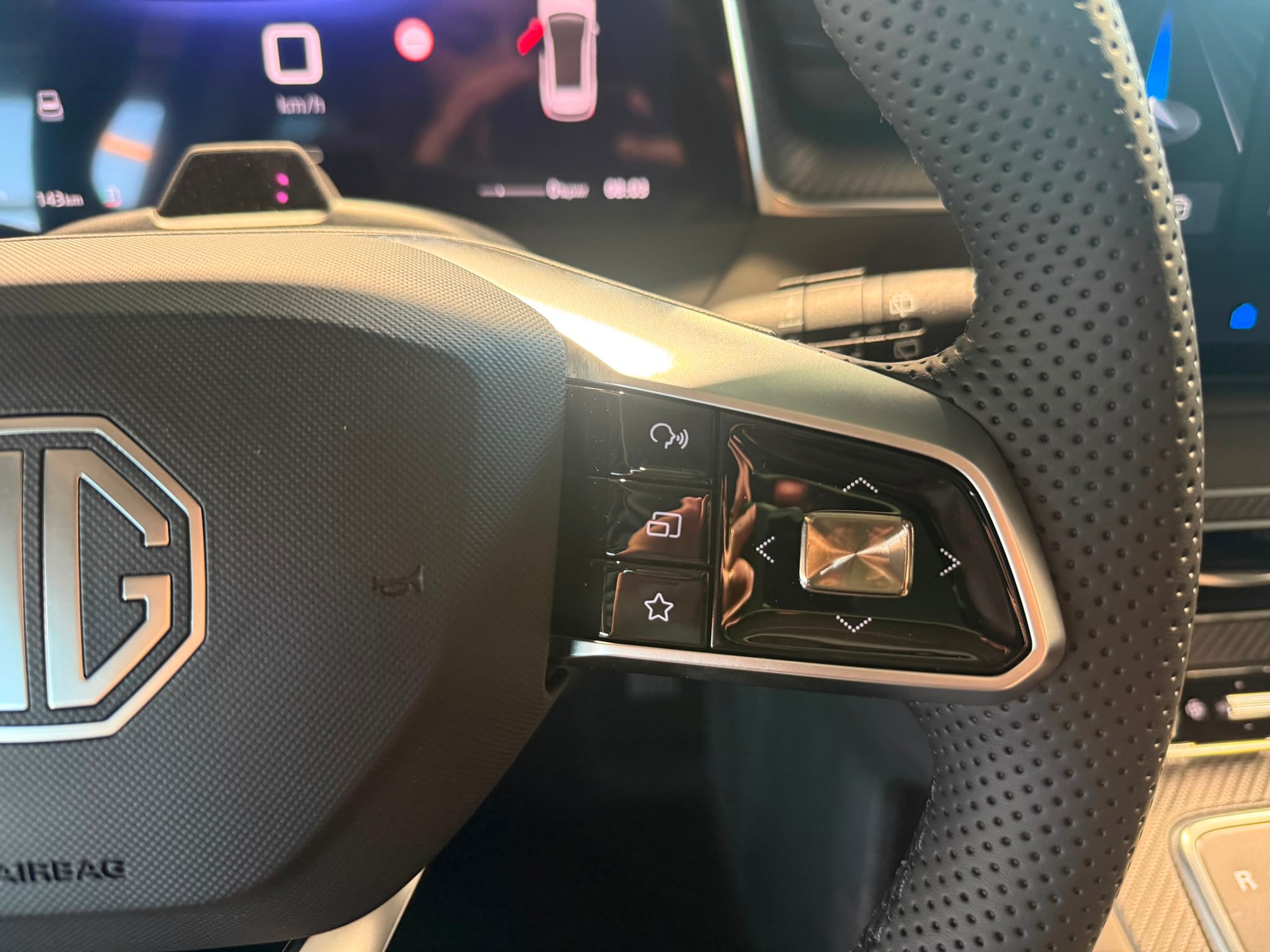 MG S6 EV 77kWh Luxury AWD-image-16
