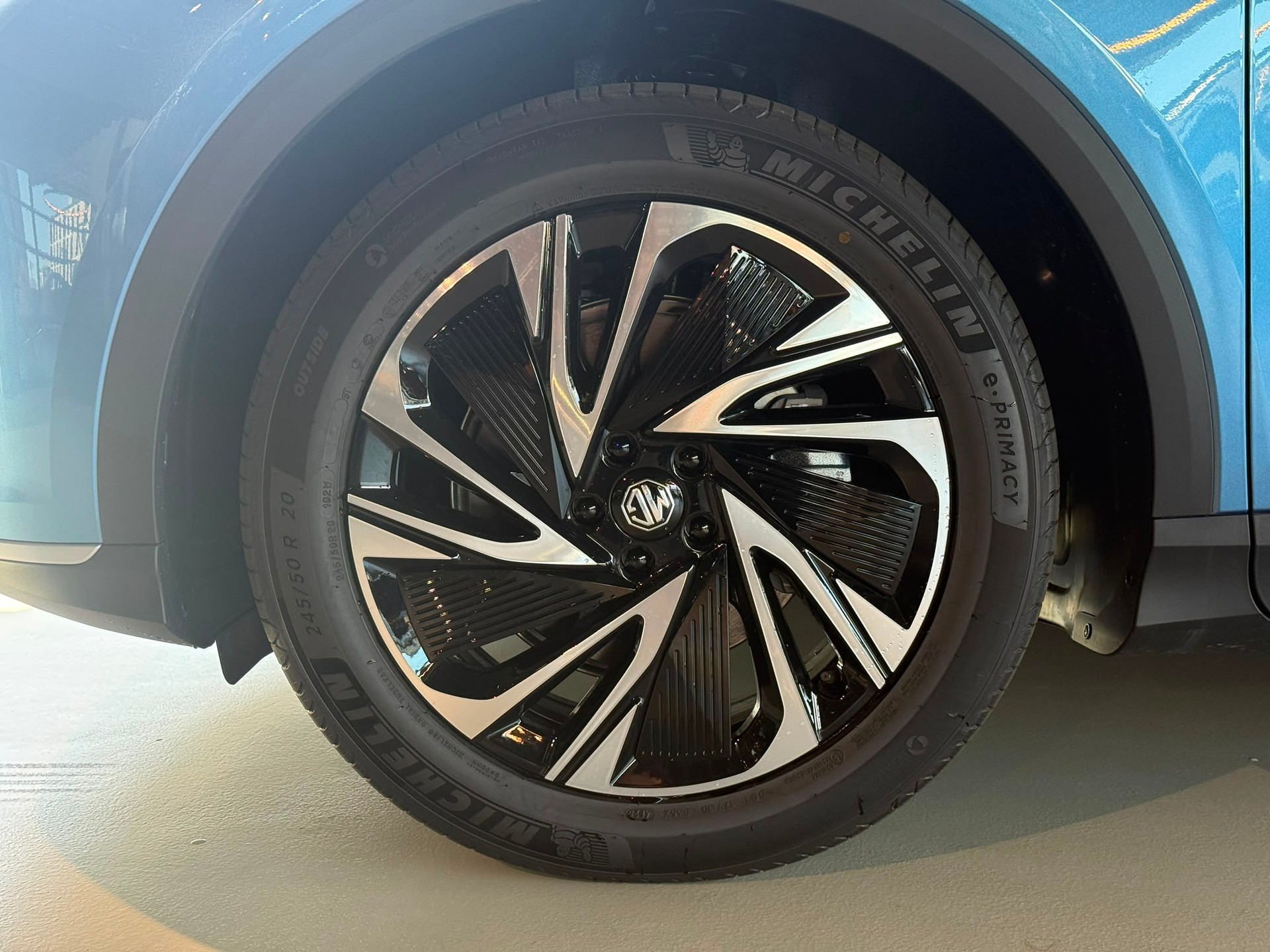 MG S6 EV 77kWh Luxury AWD-image-25