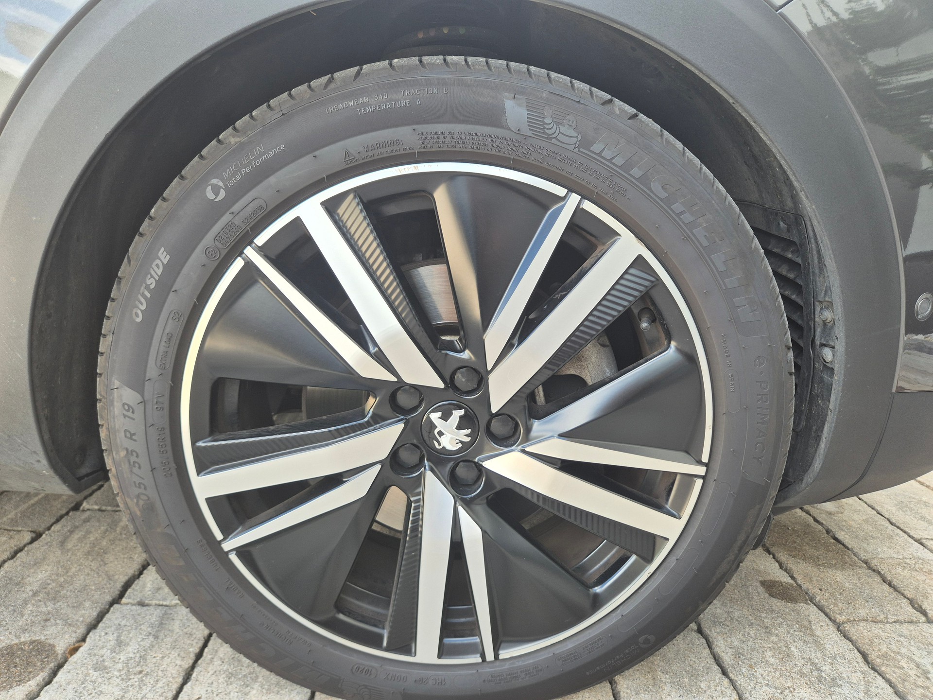 PEUGEOT 1.6 Plug-in Hybrid4 Allure Pack-image-2