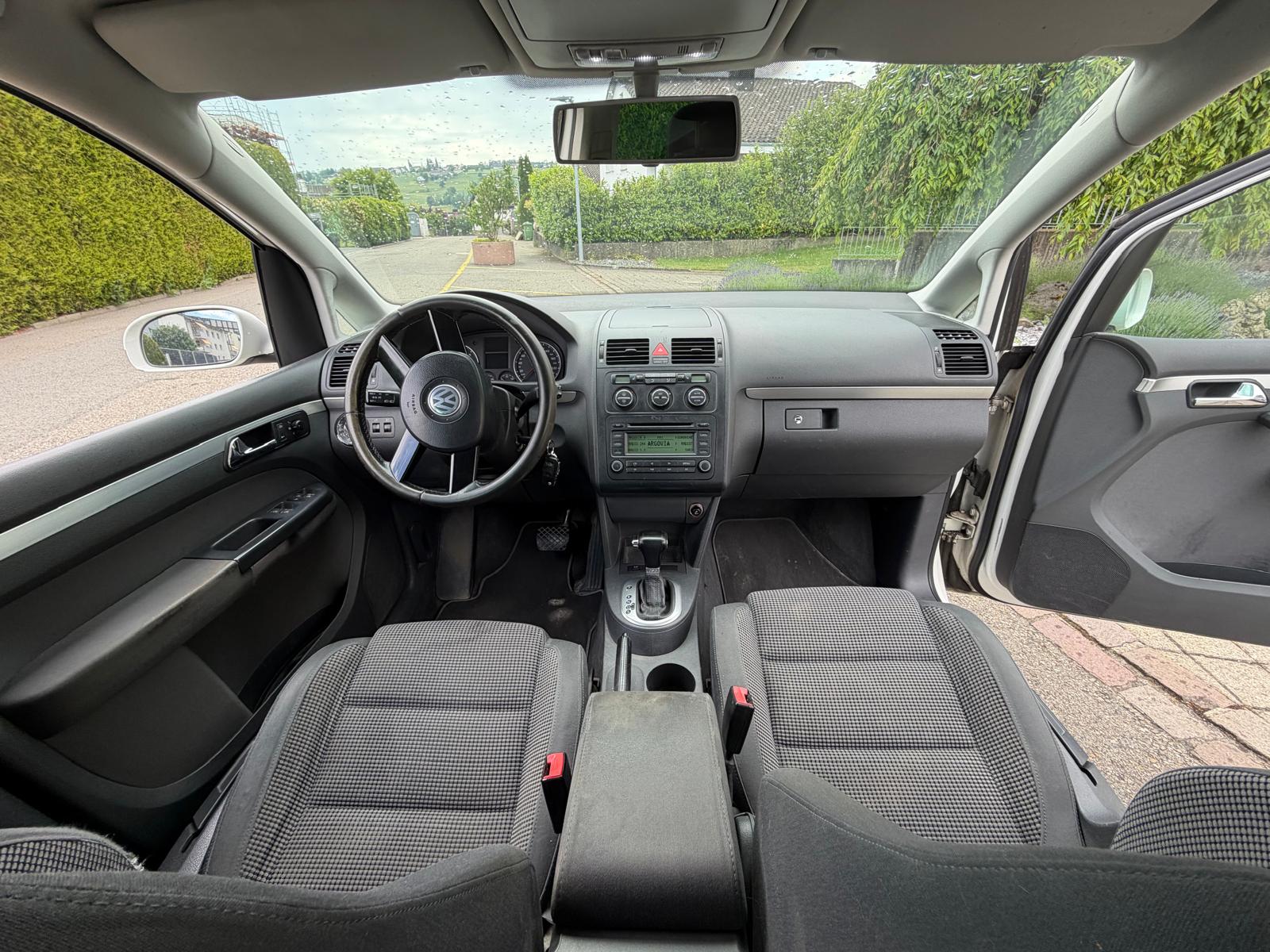 VW Touran 2.0 TDI Trendline-image-8