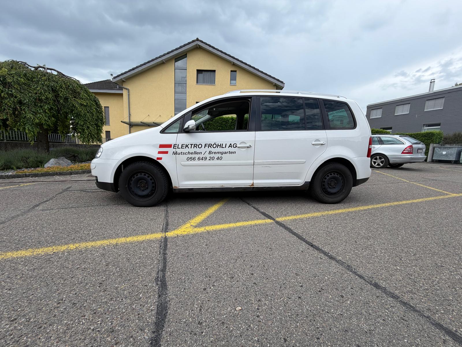 VW Touran 2.0 TDI Trendline-image-5
