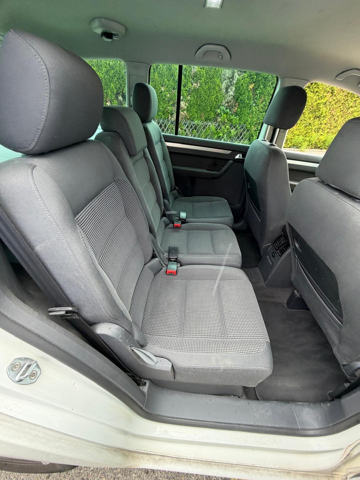 VW Touran 2.0 TDI Trendline-image-7