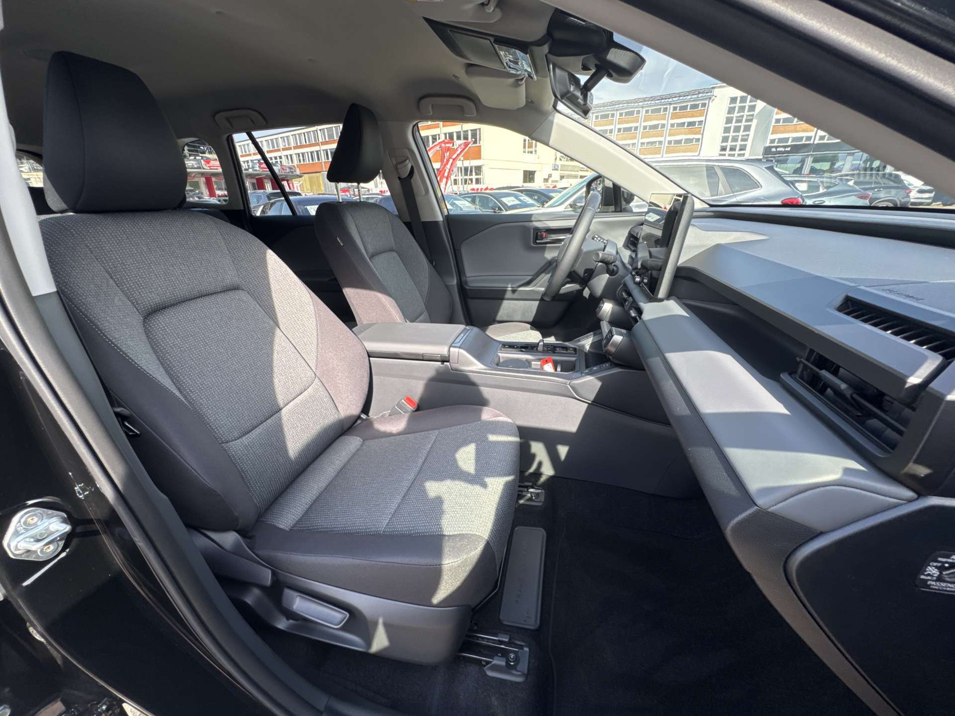 TOYOTA RAV-4 2.5 HSD Trend e-CVT AWD NEUES MODELL Automat-image-12