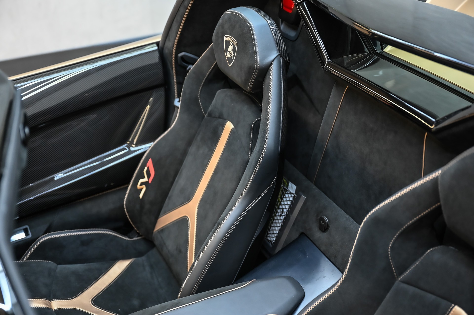 LAMBORGHINI Aventador SVJ Roadster 6.5 (1 of 800) Bronzo Zenas Matt-image-38