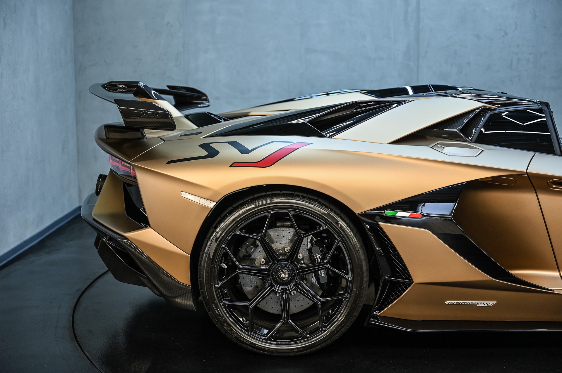 LAMBORGHINI Aventador SVJ Roadster 6.5 (1 of 800) Bronzo Zenas Matt-image-16