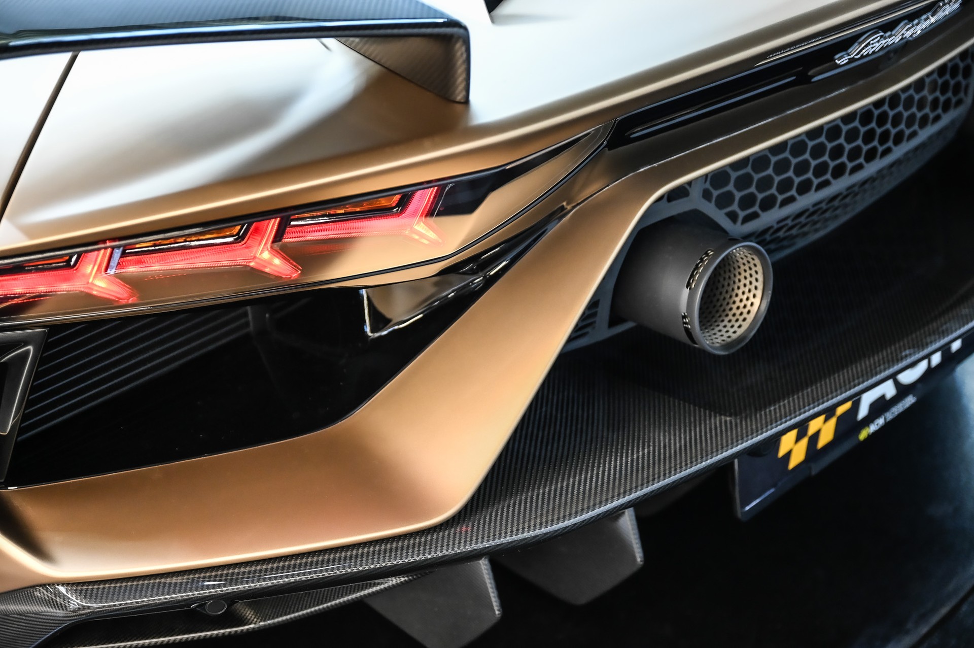 LAMBORGHINI Aventador SVJ Roadster 6.5 (1 of 800) Bronzo Zenas Matt-image-20