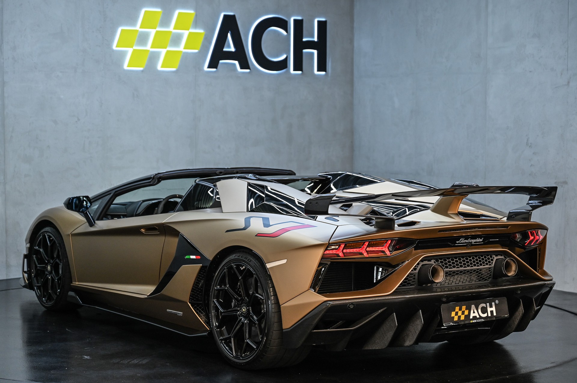 LAMBORGHINI Aventador SVJ Roadster 6.5 (1 of 800) Bronzo Zenas Matt-image-9