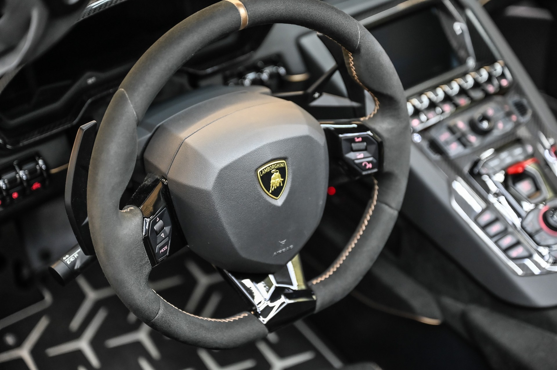 LAMBORGHINI Aventador SVJ Roadster 6.5 (1 of 800) Bronzo Zenas Matt-image-29