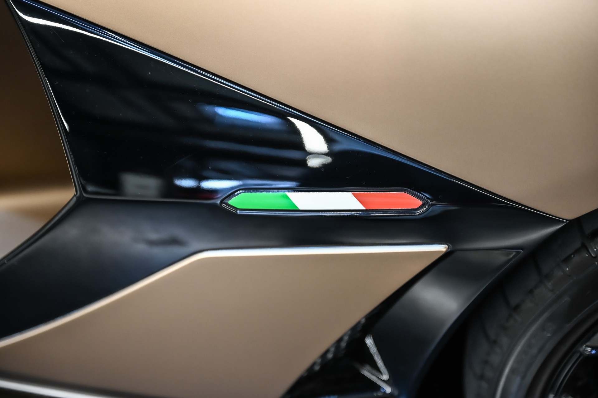 LAMBORGHINI Aventador SVJ Roadster 6.5 (1 of 800) Bronzo Zenas Matt-image-25