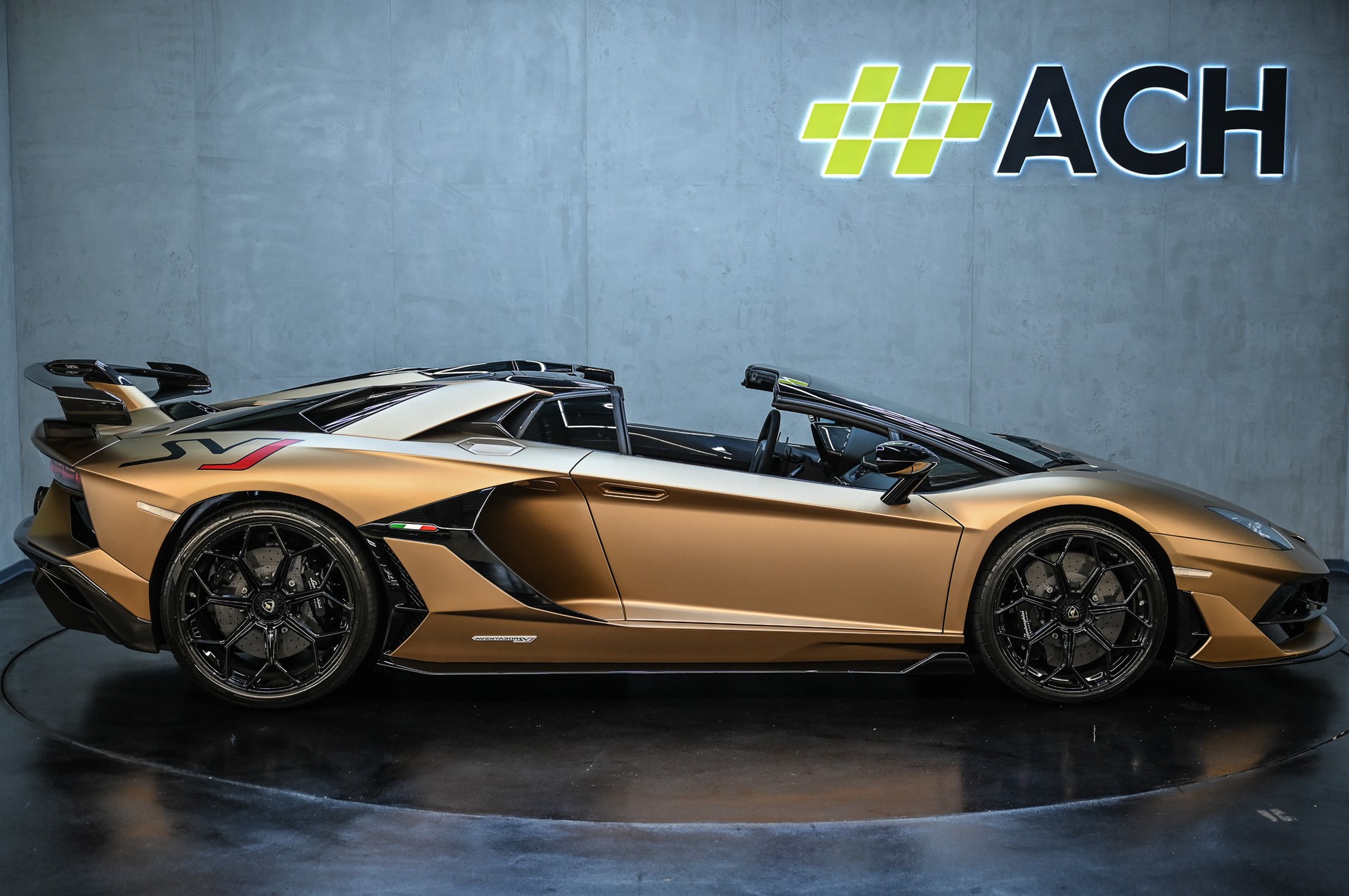 LAMBORGHINI Aventador SVJ Roadster 6.5 (1 of 800) Bronzo Zenas Matt-image-13