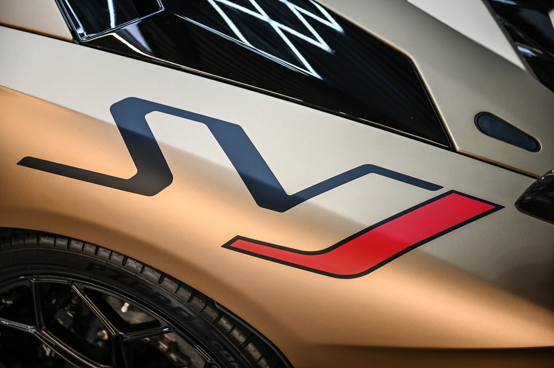 LAMBORGHINI Aventador SVJ Roadster 6.5 (1 of 800) Bronzo Zenas Matt-image-18