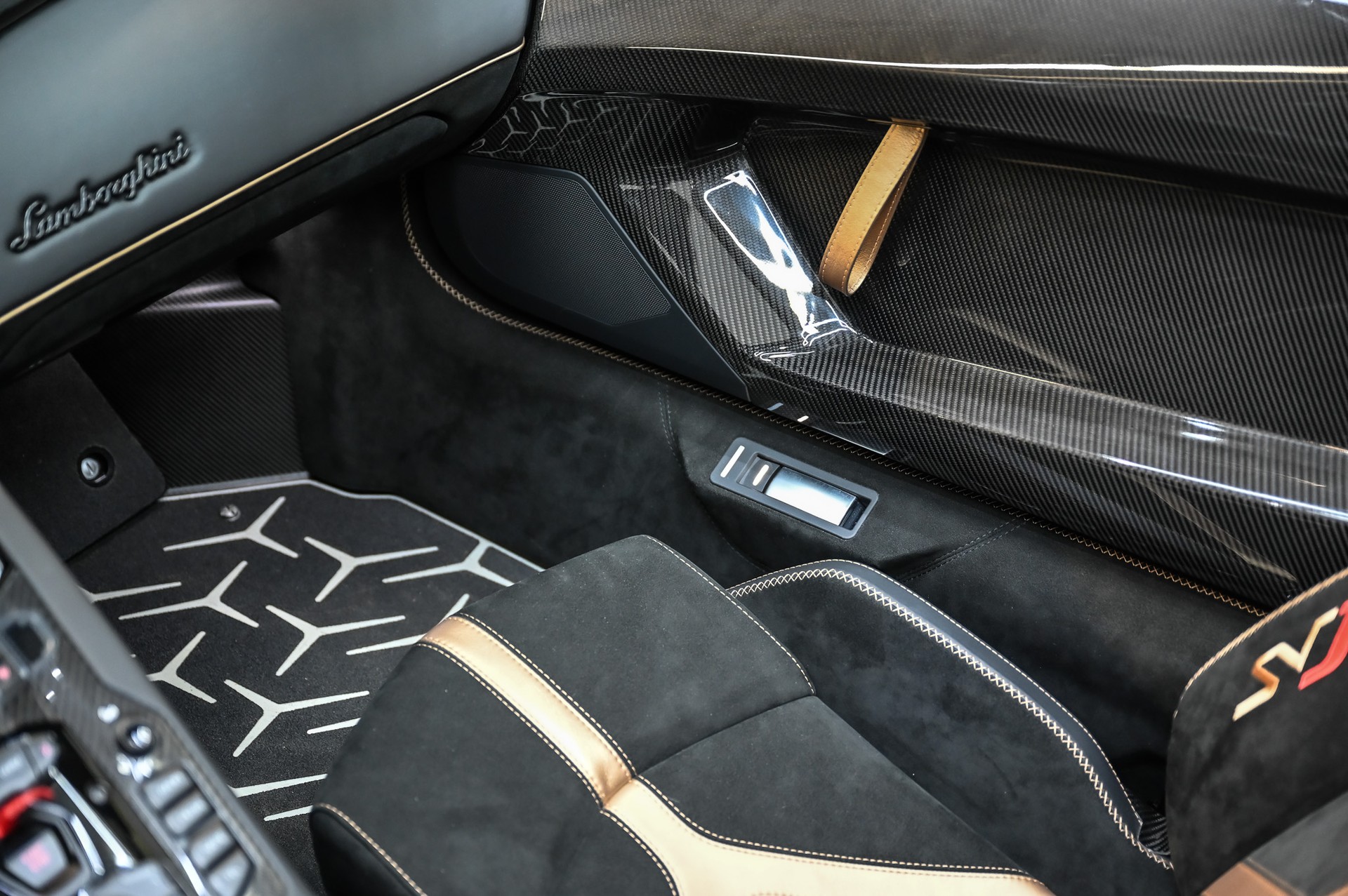 LAMBORGHINI Aventador SVJ Roadster 6.5 (1 of 800) Bronzo Zenas Matt-image-42