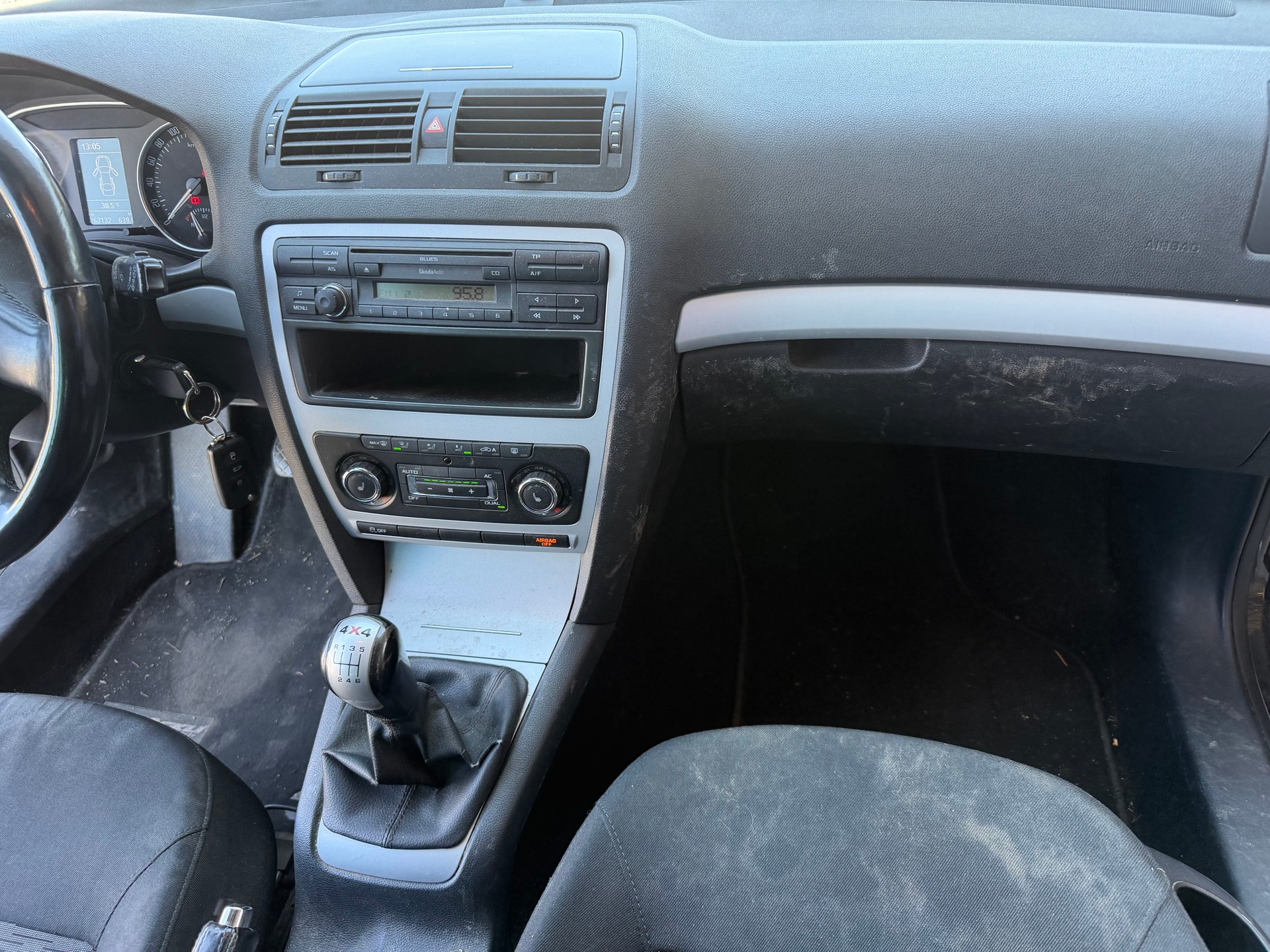 SKODA Octavia Combi 1.6 TDI Stöckli 4x4-image-7
