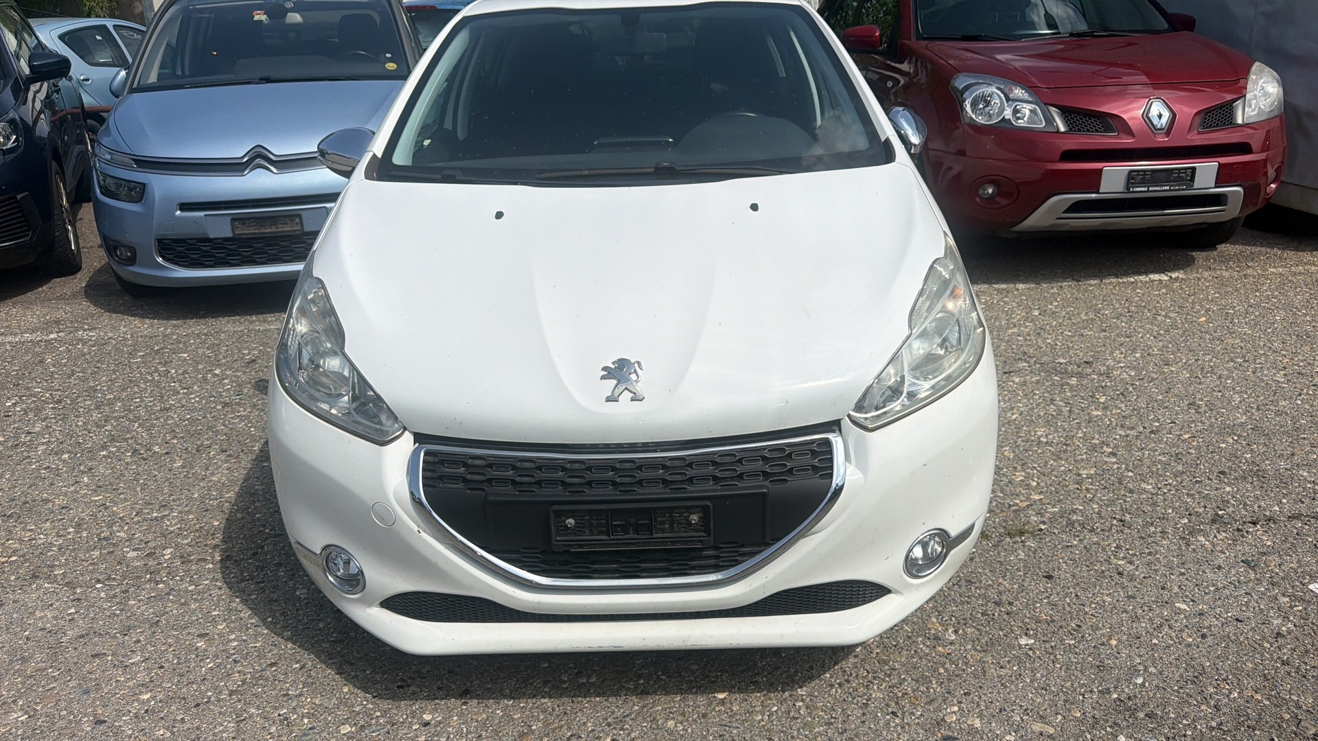 PEUGEOT 208 1.2 VTI Style-image-5