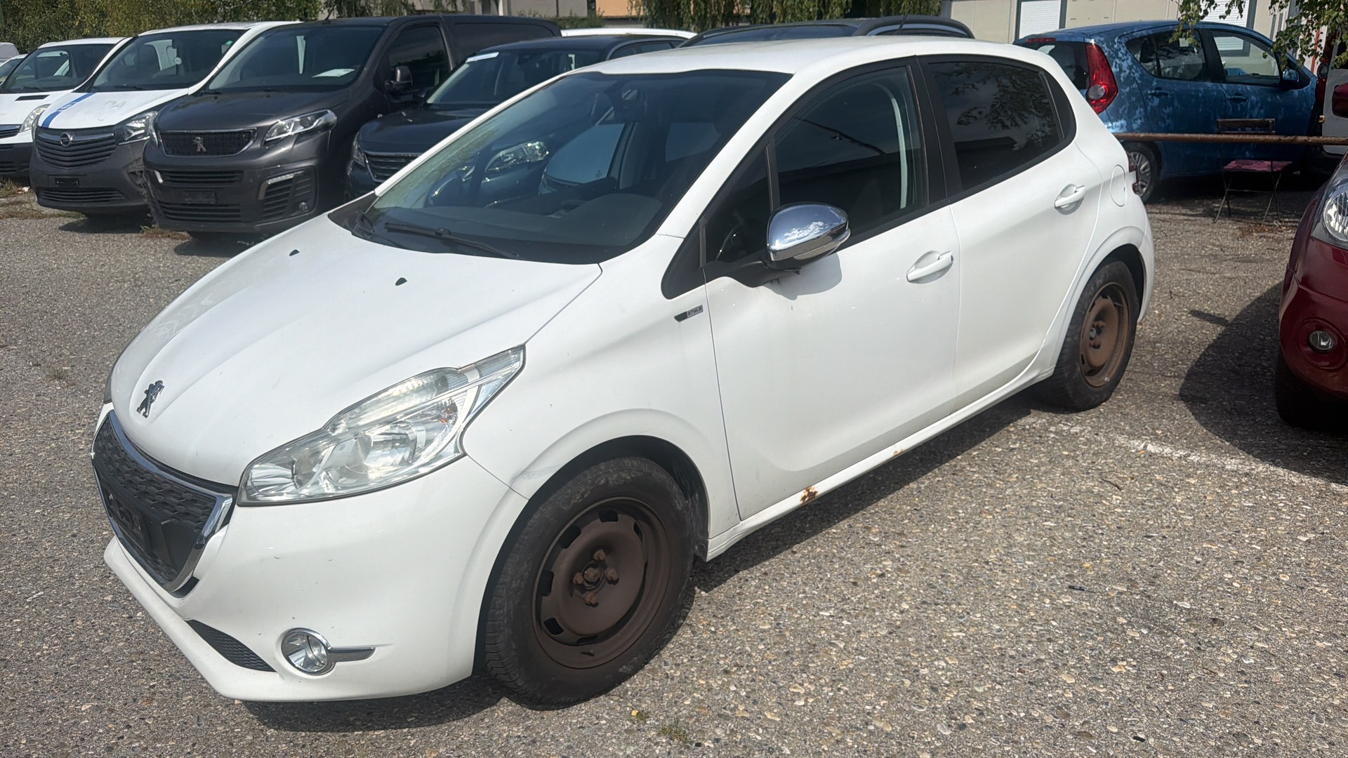 PEUGEOT 208 1.2 VTI Style-image-4