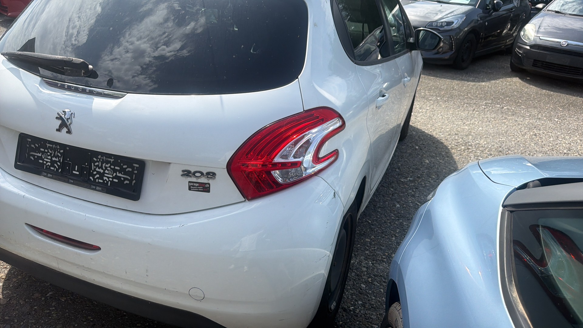 PEUGEOT 208 1.2 VTI Style-image-3