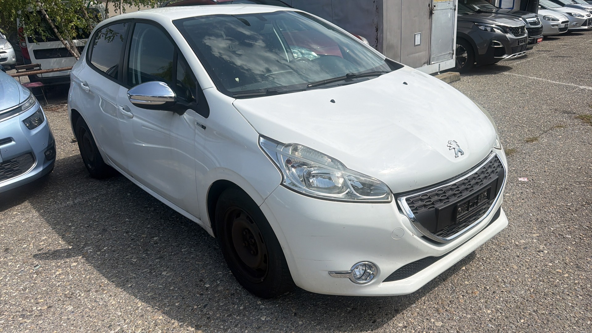 PEUGEOT 208 1.2 VTI Style-image-1