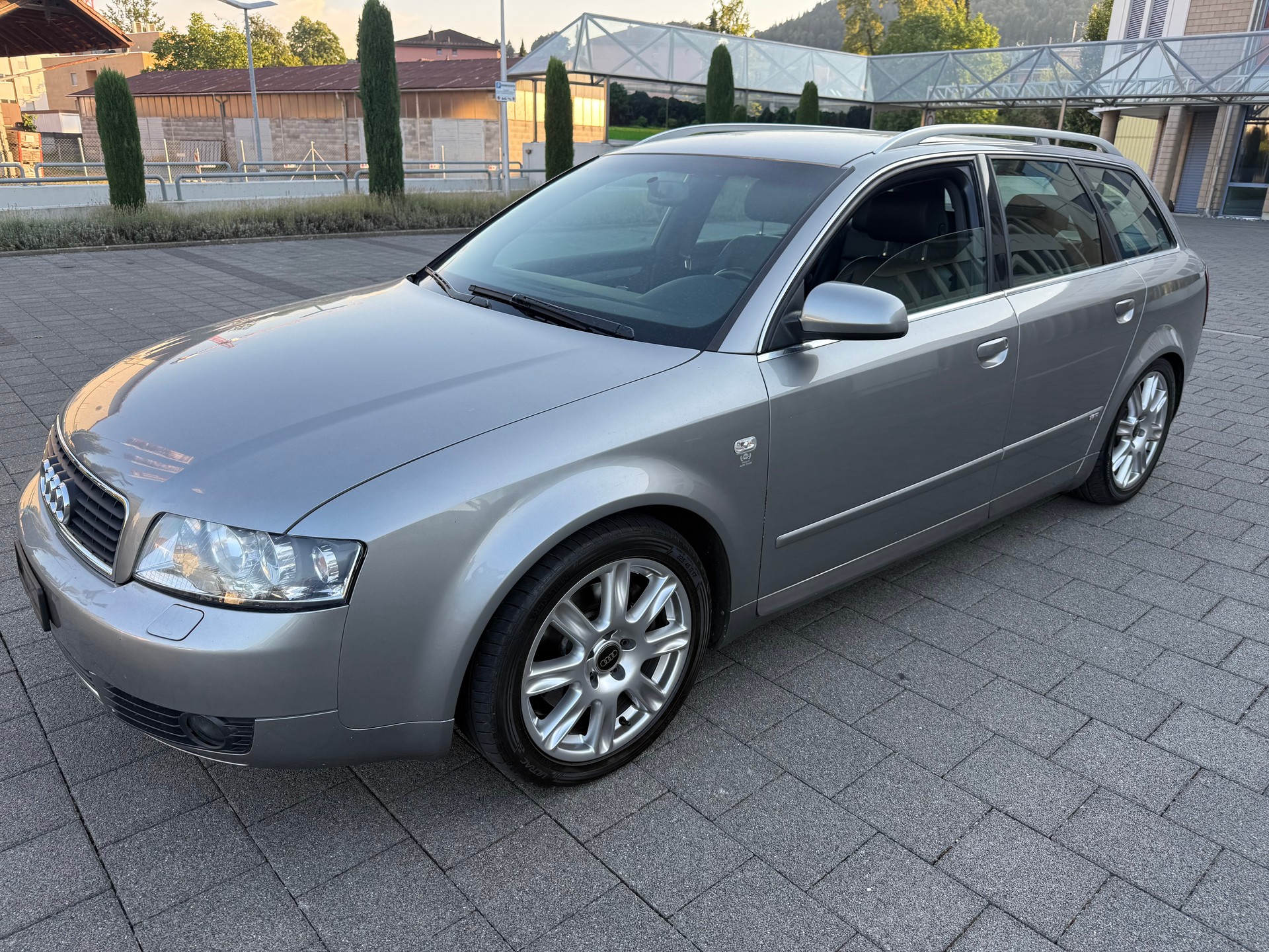 AUDI A4 Avant 2.5 TDI quattro-image-2