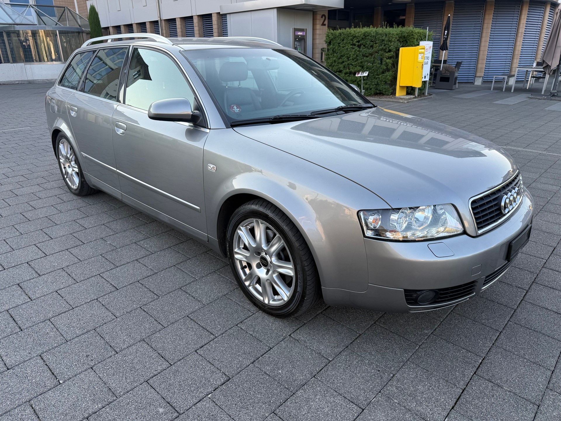 AUDI A4 Avant 2.5 TDI quattro-image-0