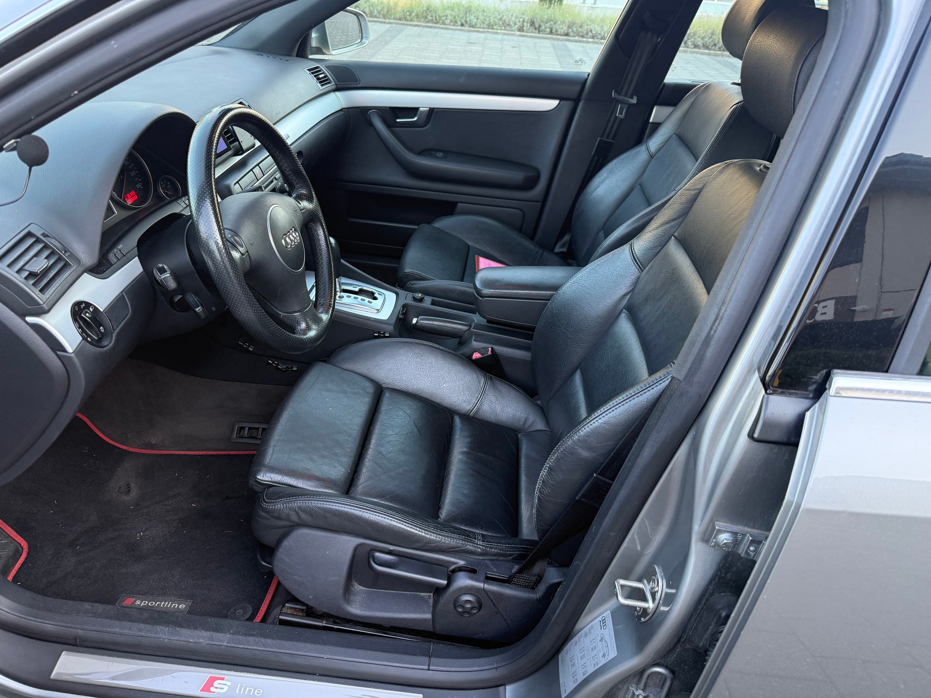 AUDI A4 Avant 2.5 TDI quattro-image-9