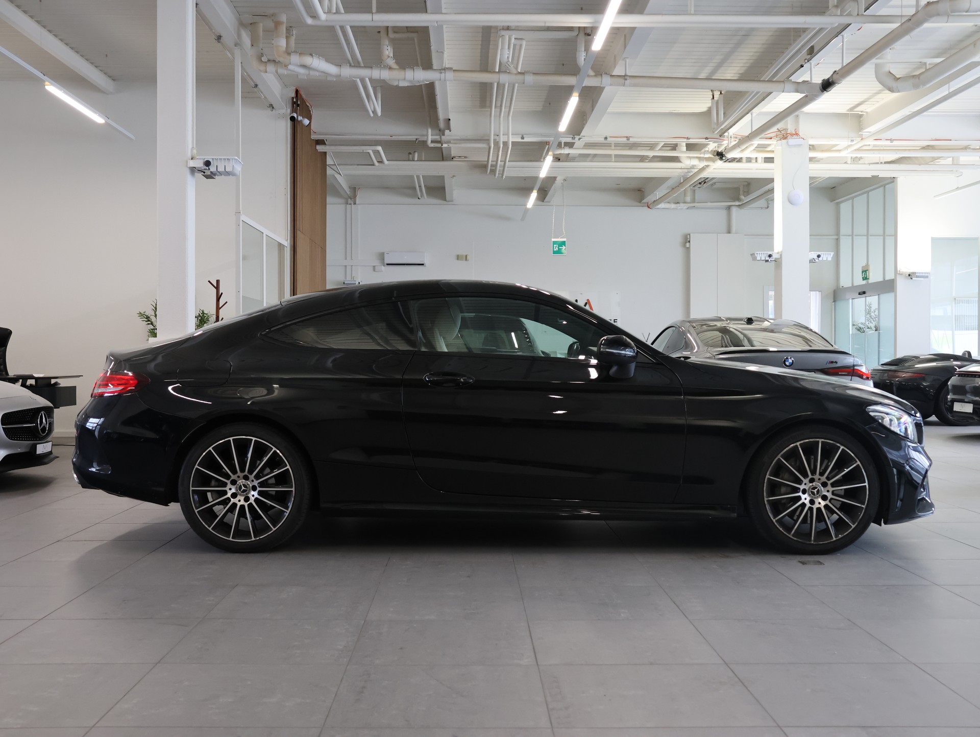 MERCEDES-BENZ Mercedes-Benz C300d *Burmester* *Sitzheizung* *Rückfahrkamera*-image-7
