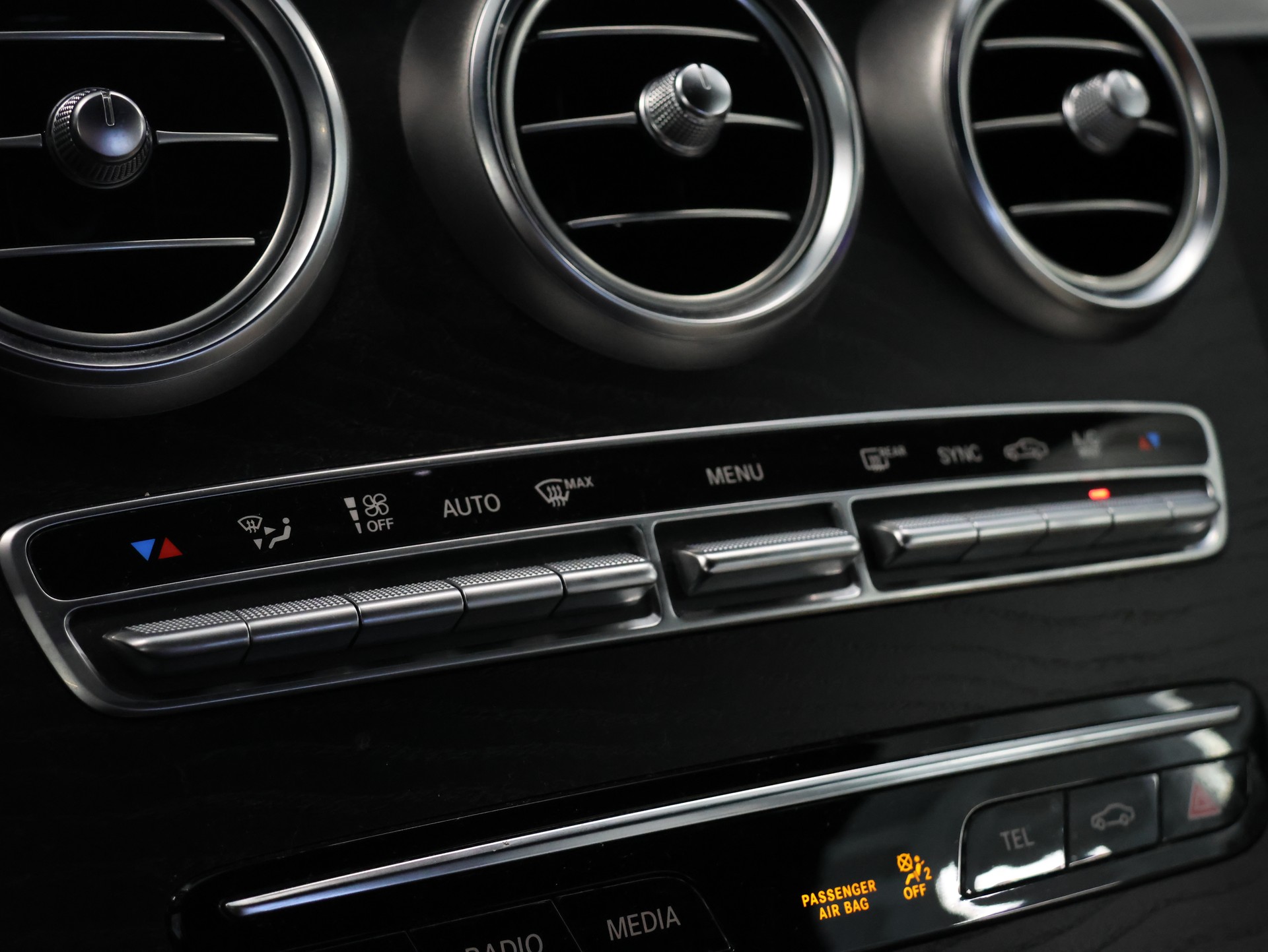 MERCEDES-BENZ Mercedes-Benz C300d *Burmester* *Sitzheizung* *Rückfahrkamera*-image-30