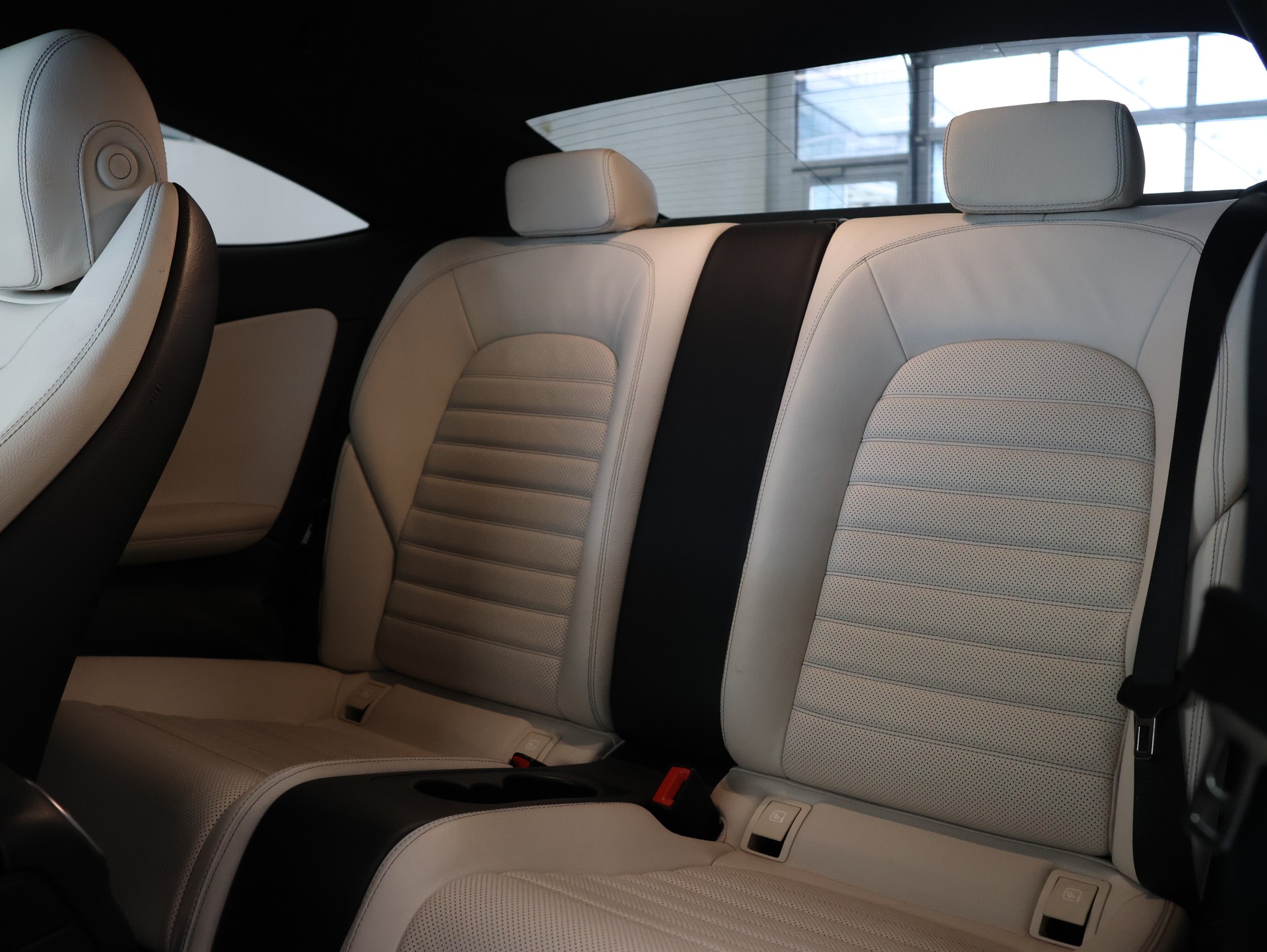 MERCEDES-BENZ Mercedes-Benz C300d *Burmester* *Sitzheizung* *Rückfahrkamera*-image-32