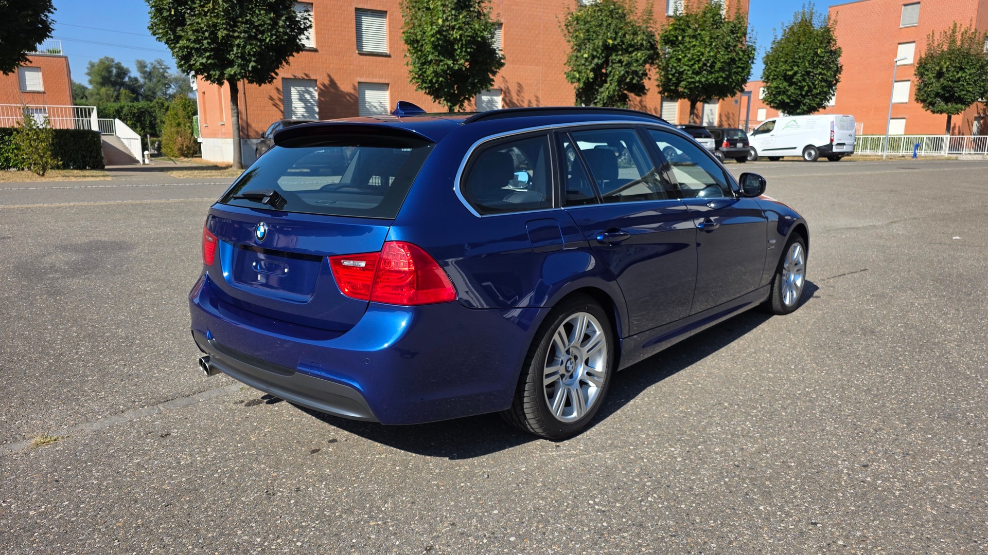 BMW 330-image-4