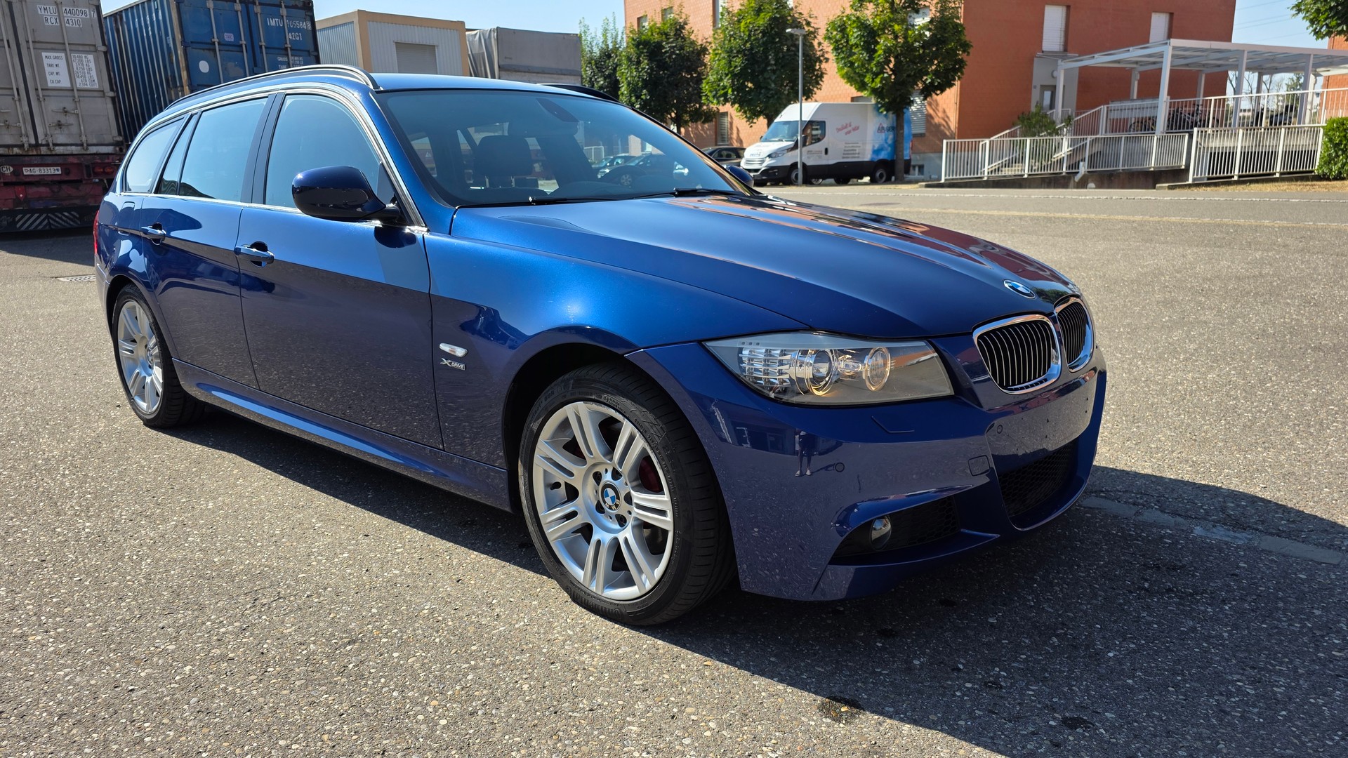 BMW 330-image-2