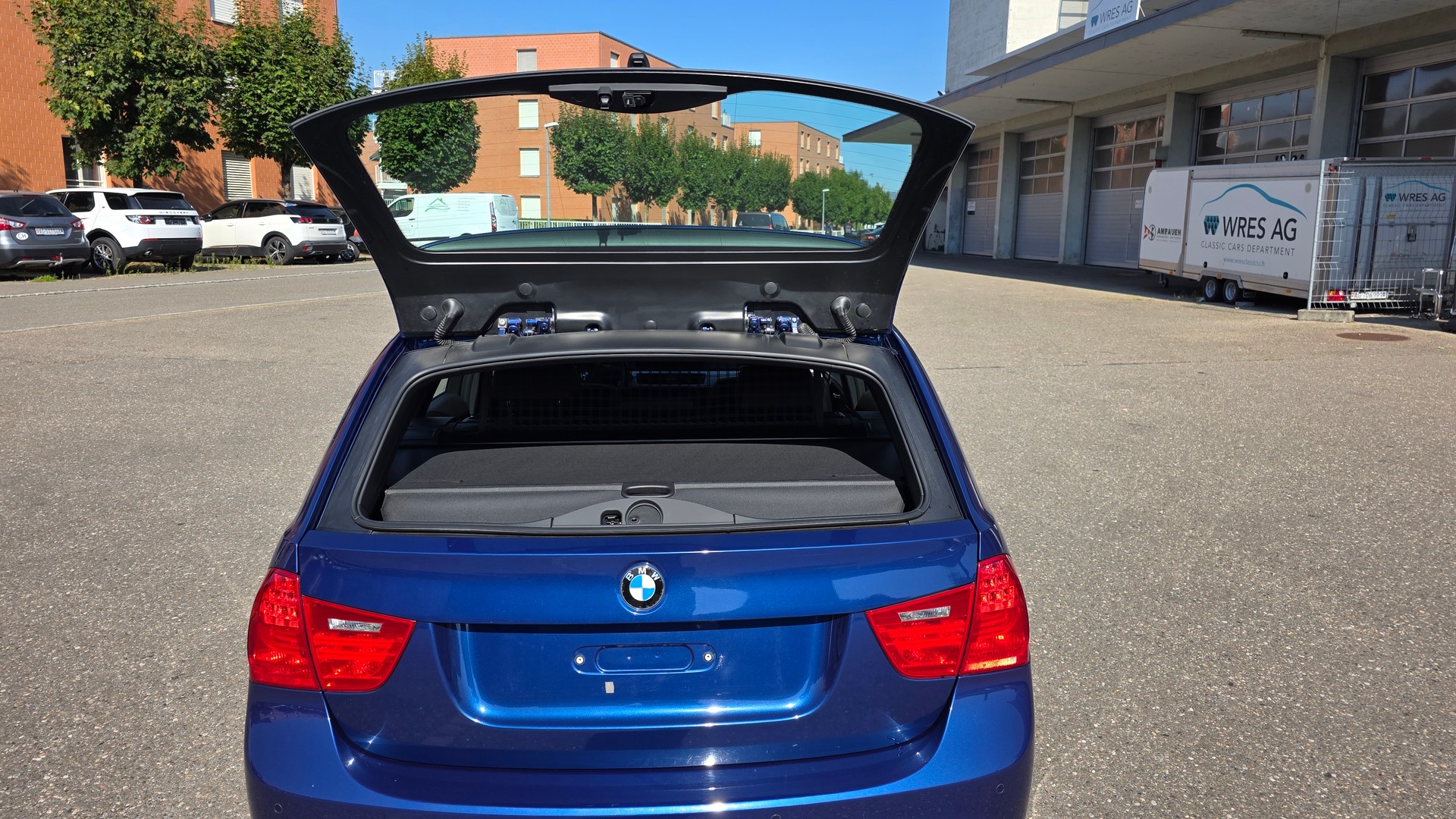 BMW 330-image-8