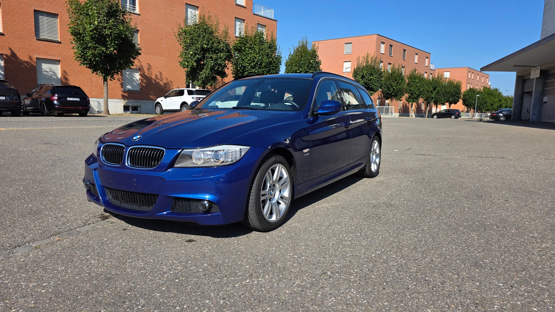 BMW 330