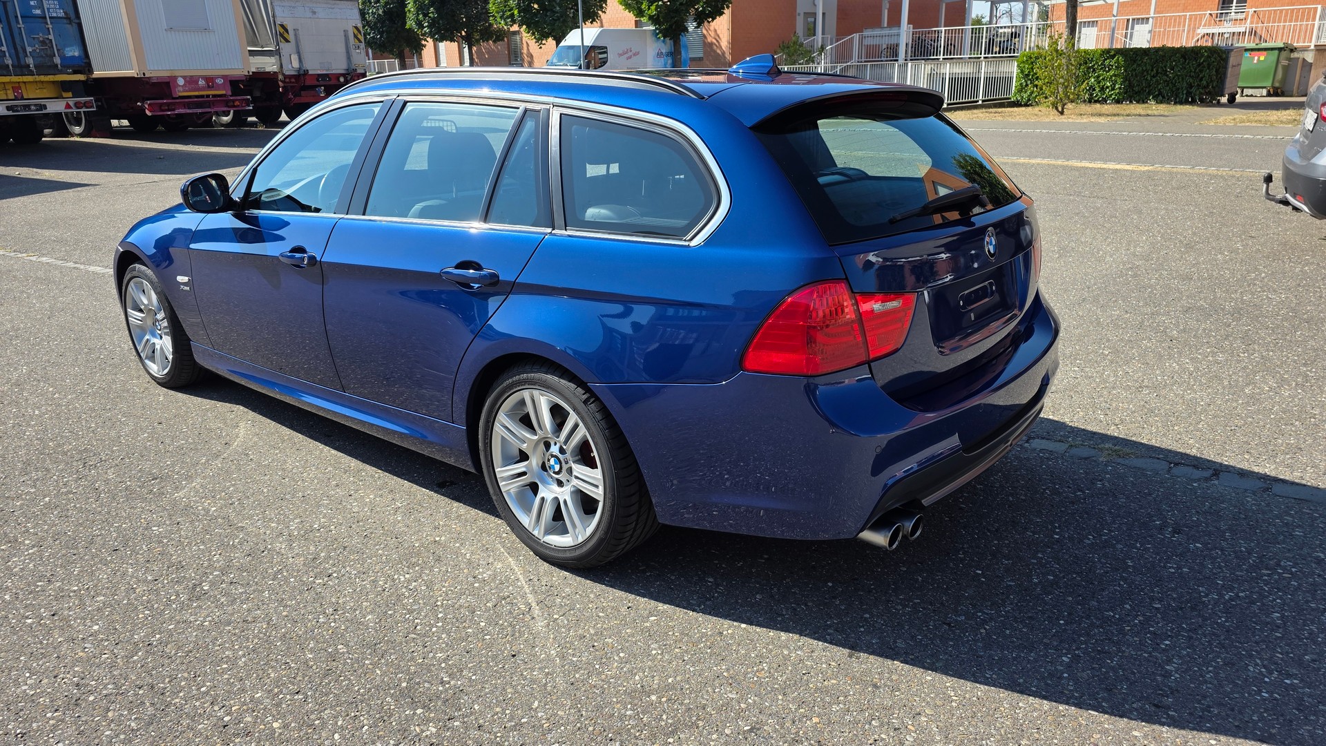 BMW 330-image-1