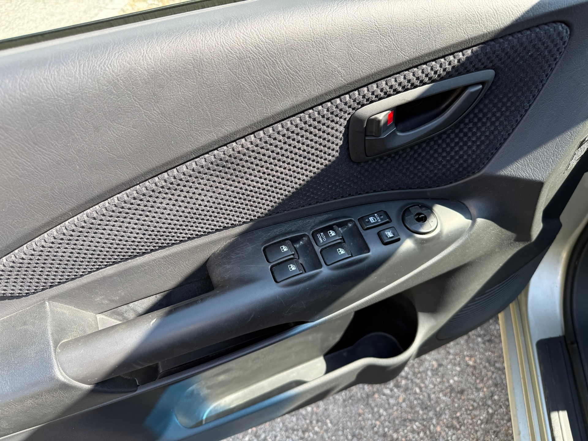 HYUNDAI Tucson 2.0 CRDi VGT Swiss Limited Edition 4WD-image-10