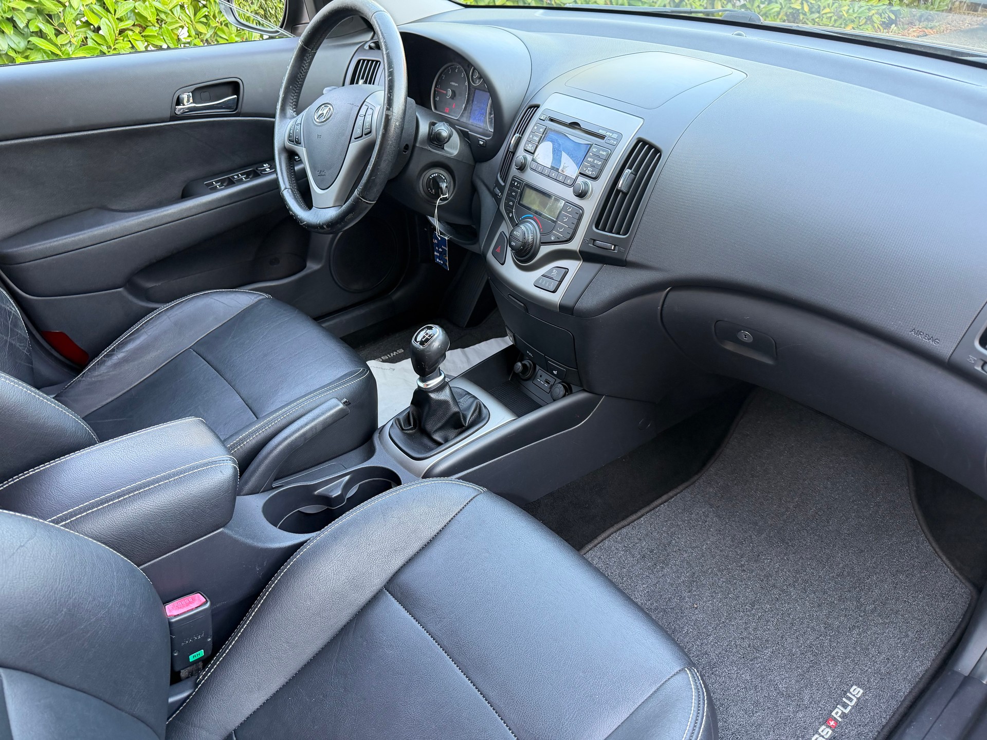 HYUNDAI i30 1.6 Swiss Plus Edition-image-4