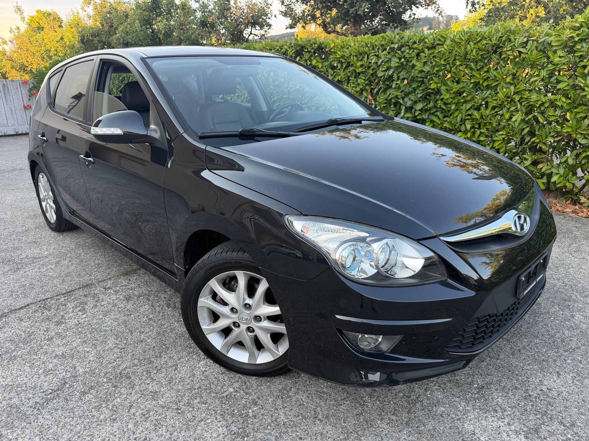 HYUNDAI i30 1.6 Swiss Plus Edition-image-0