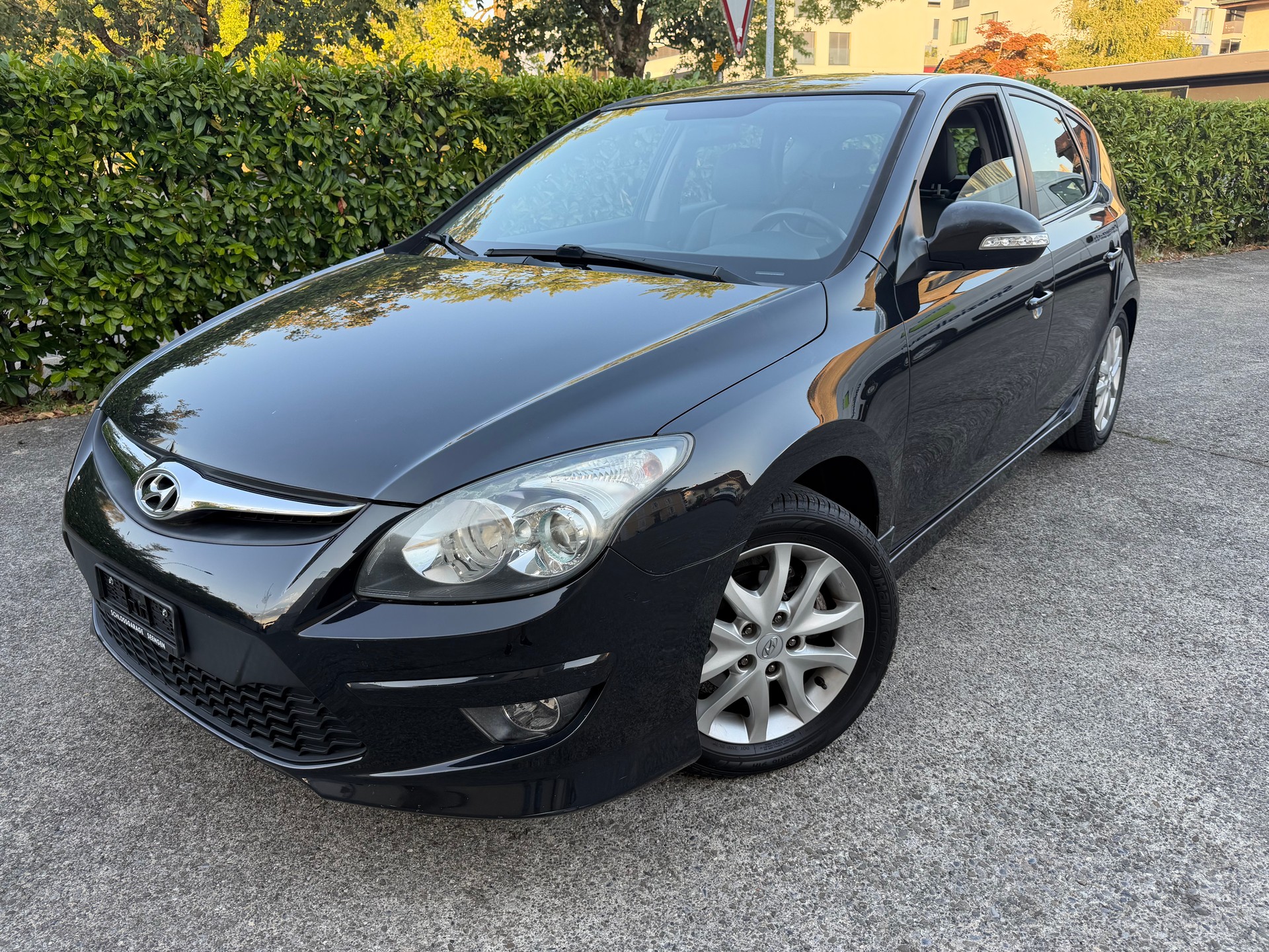 HYUNDAI i30 1.6 Swiss Plus Edition-image-1