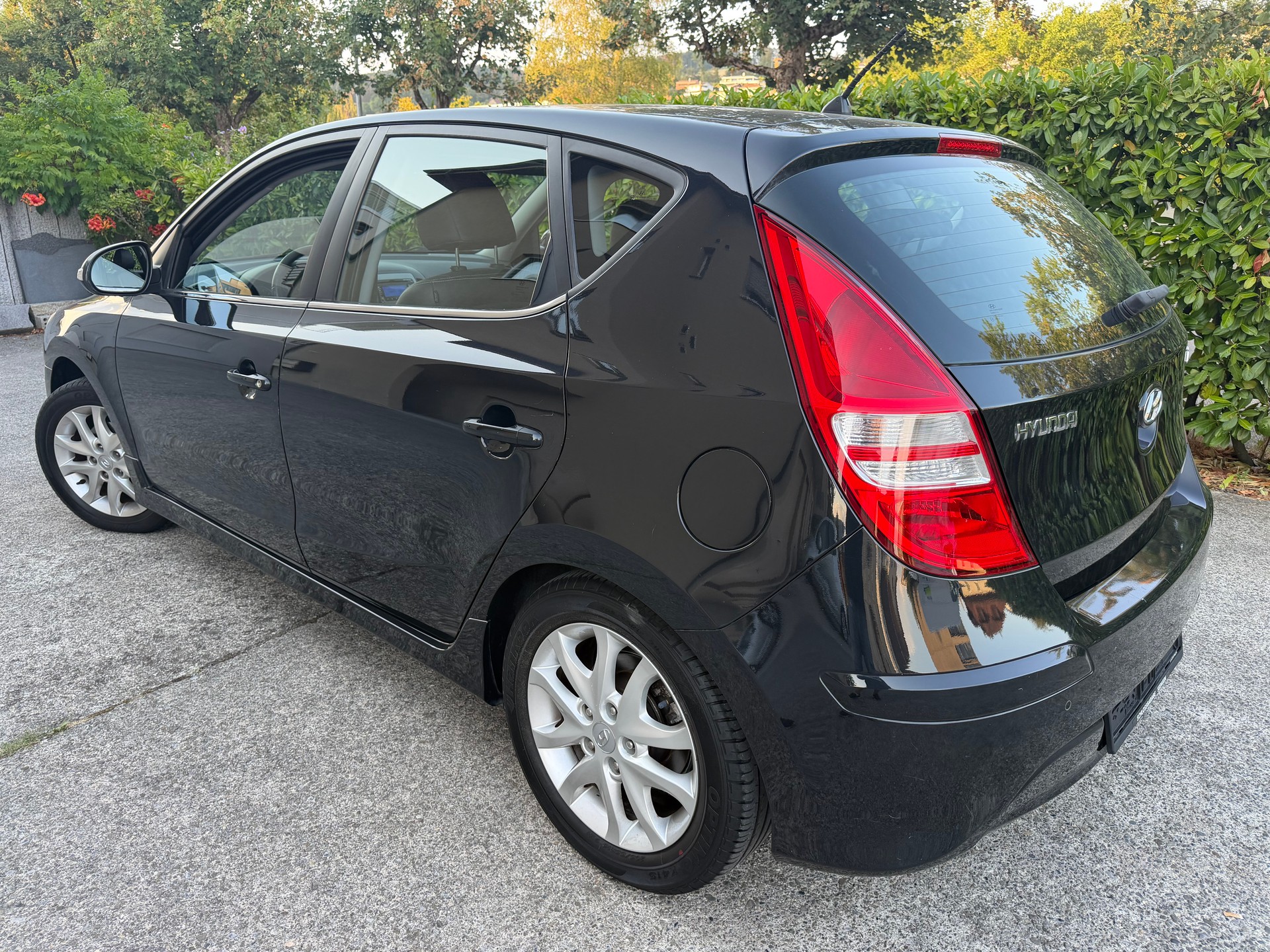 HYUNDAI i30 1.6 Swiss Plus Edition-image-2