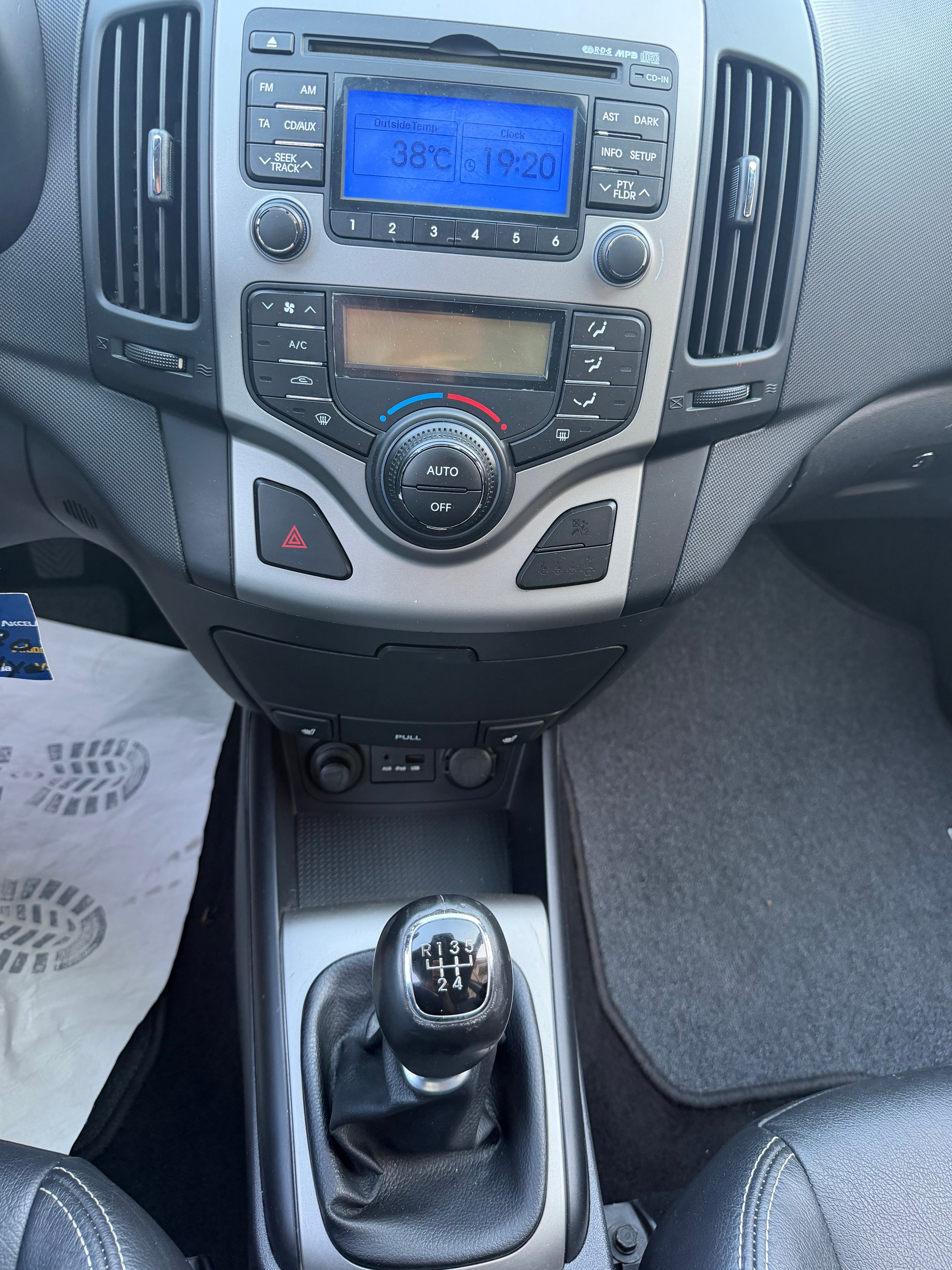 HYUNDAI i30 1.6 Swiss Plus Edition-image-7