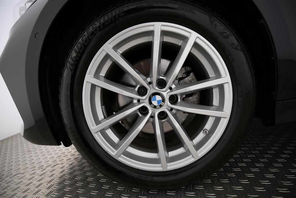 BMW 320d xDrive Touring-image-5