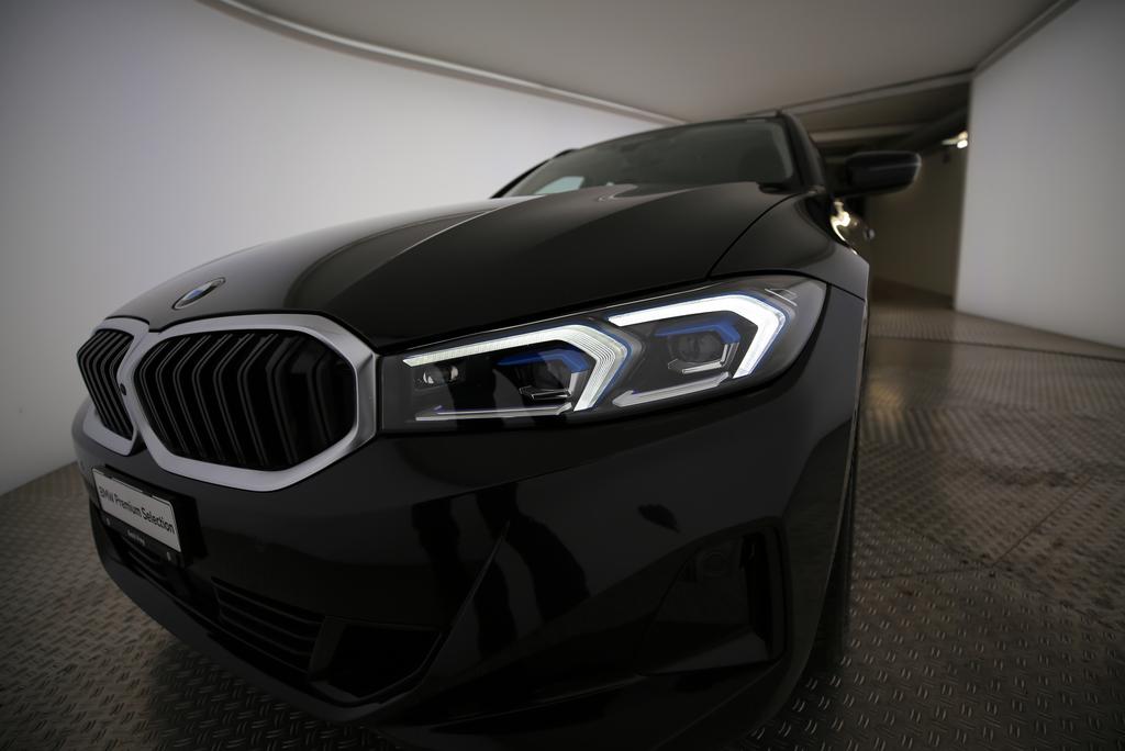 BMW 320d xDrive Touring-image-17